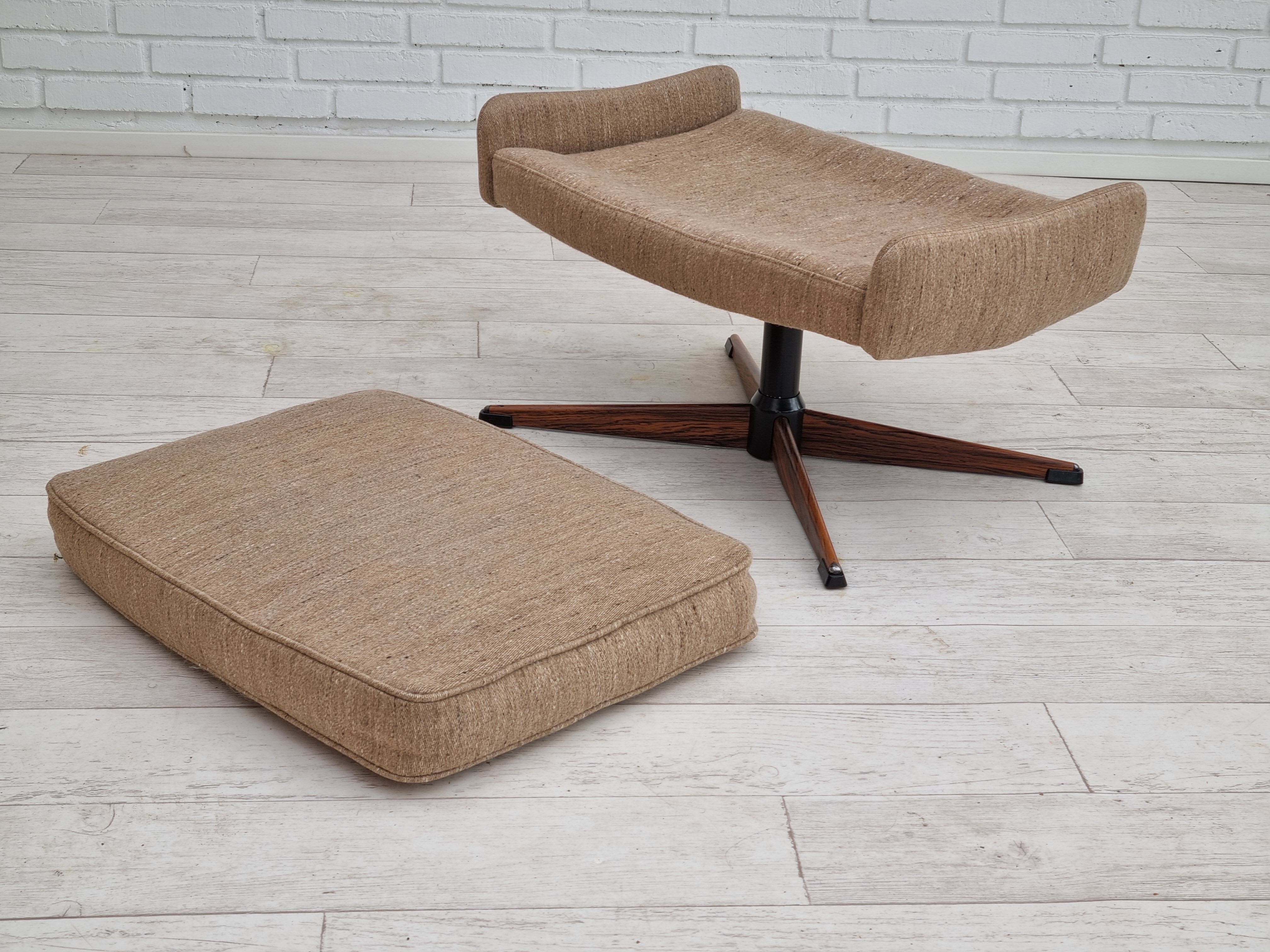 Fauteuil pivotant et son repose-pieds, laine