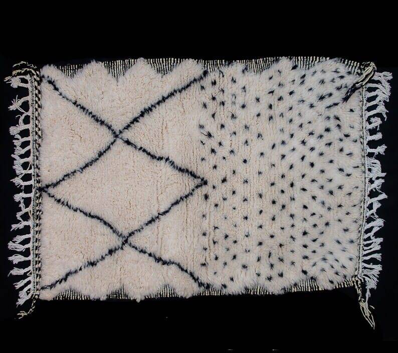 Traditional handwoven Berber rug size 1.5/3 m