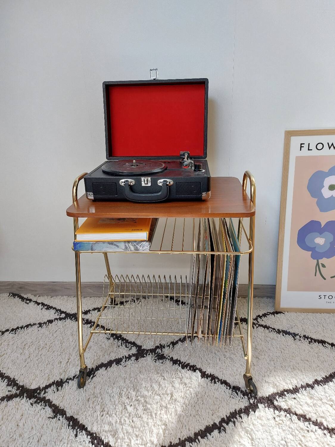Side table for storing vinyl records