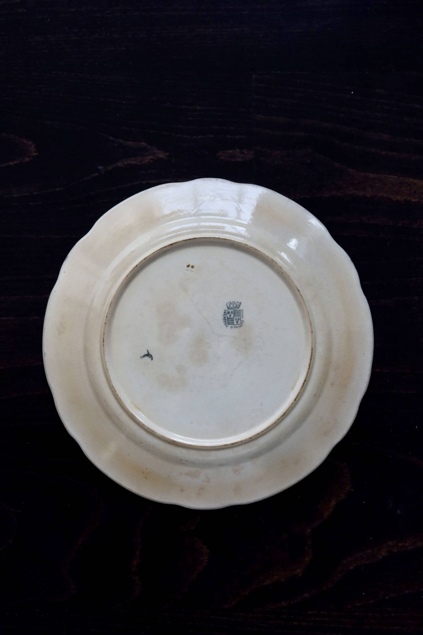 Antique flat plates, ironstone, Onnaing Nord - Floral and ribbon pattern.