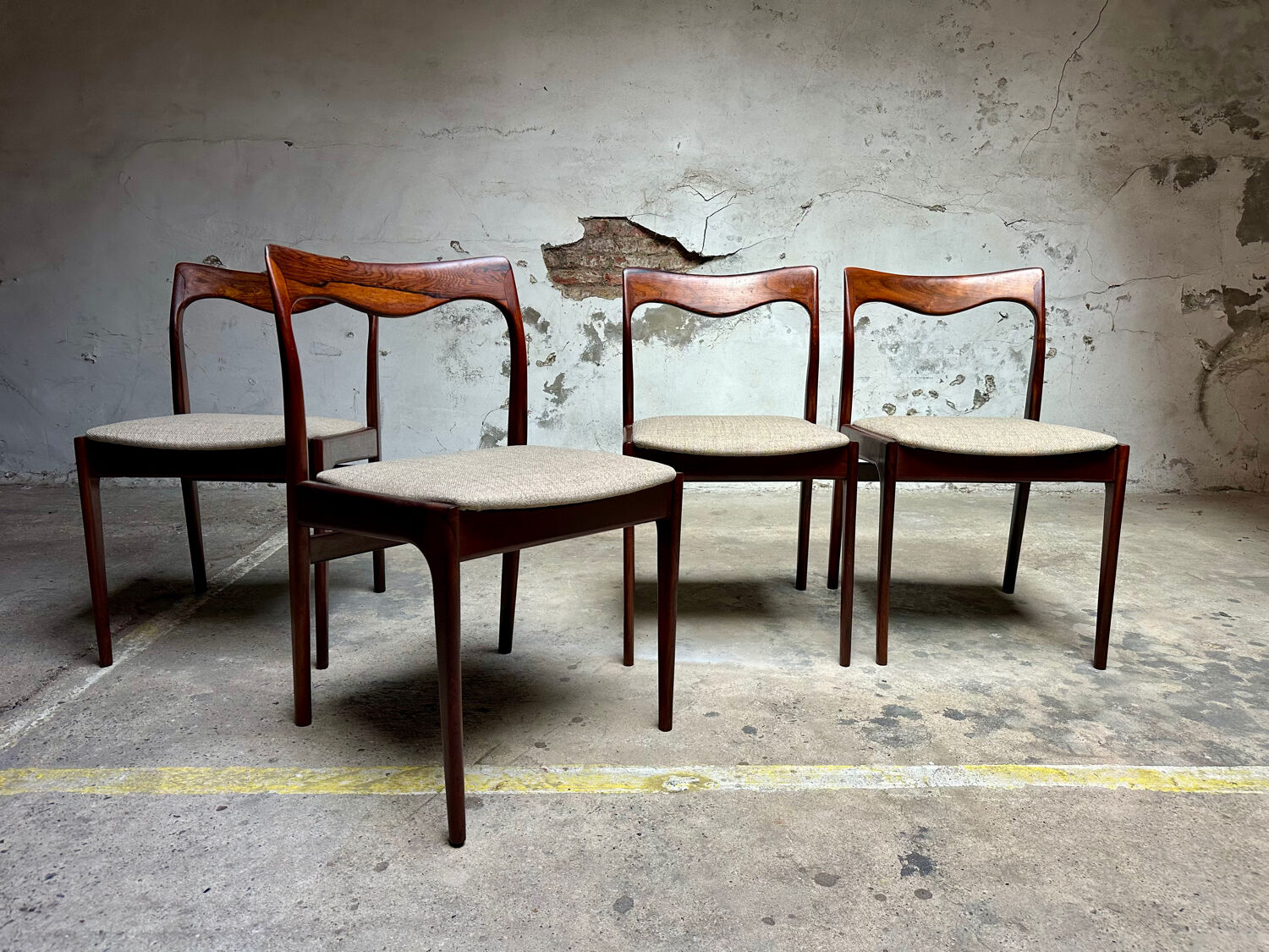 Set of 4 Vintage Dining Chairs by AWA – 1960s