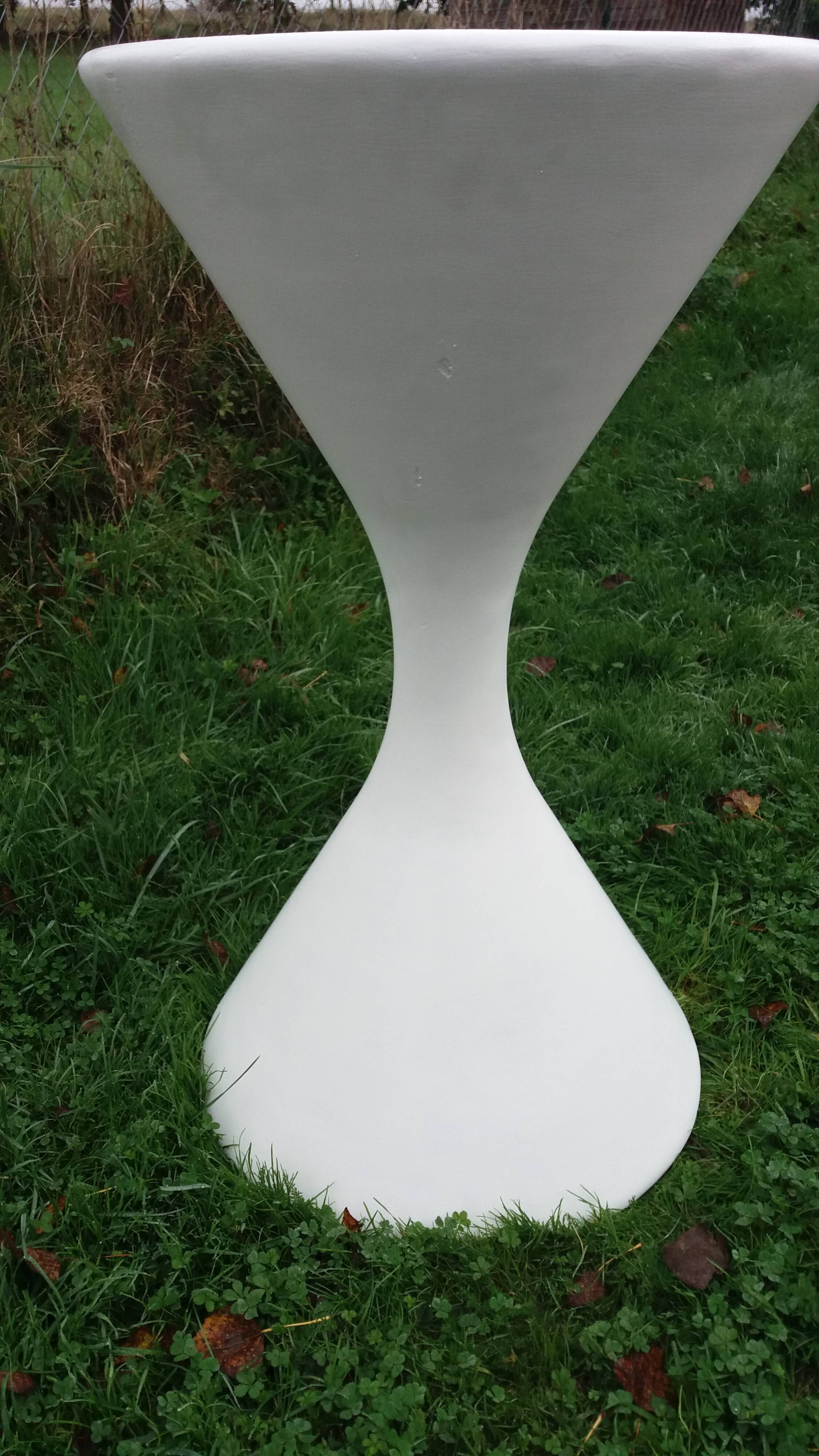 Diabolo-shaped fiber cement planter