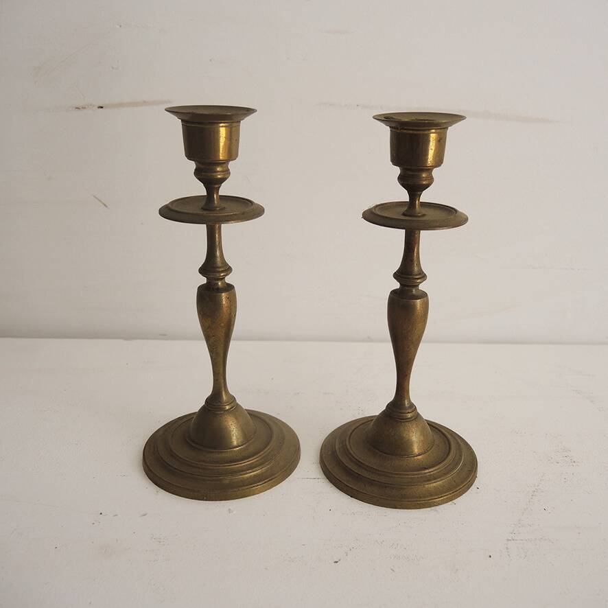 2 antique candlesticks in brass or bronze