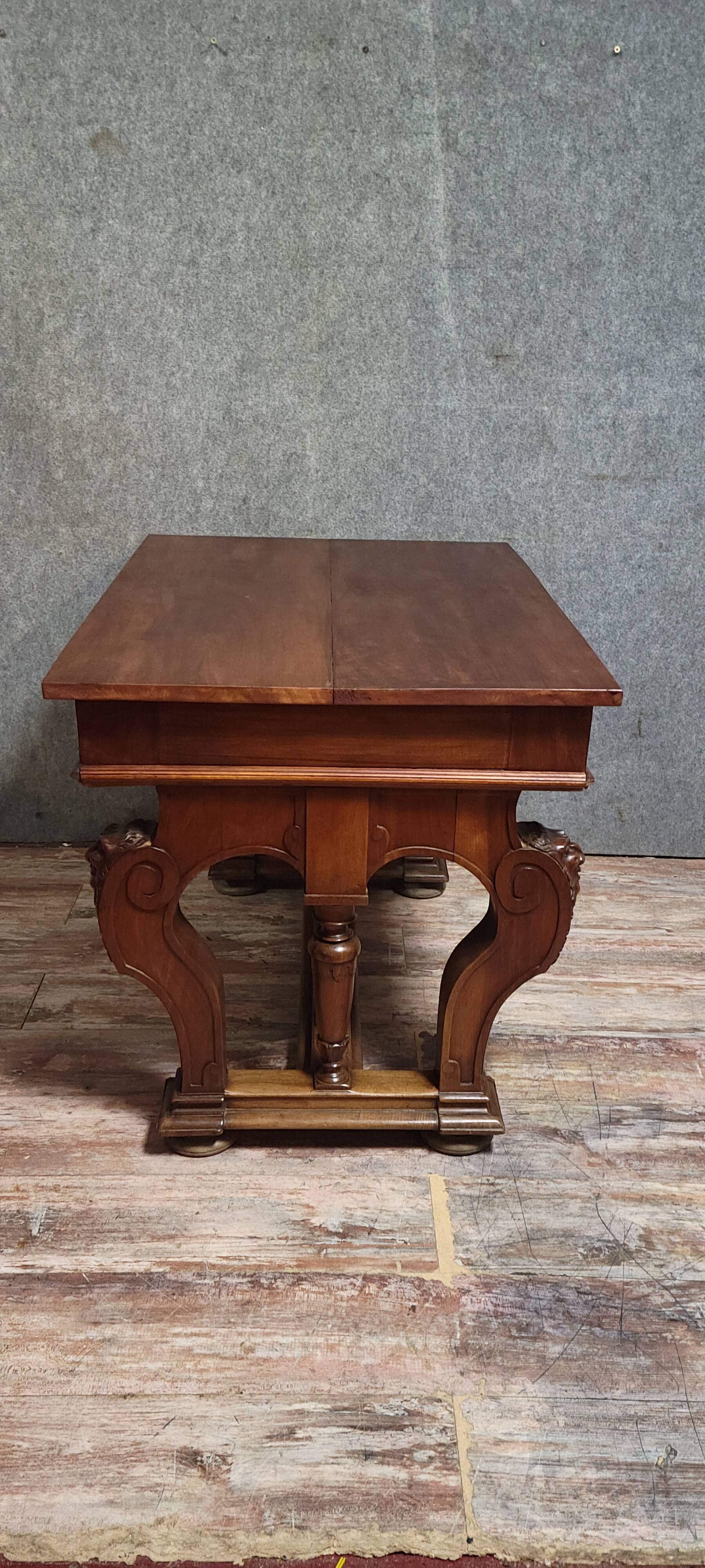 Antique desk in Renaissance style made of walnut from the late 19th century.