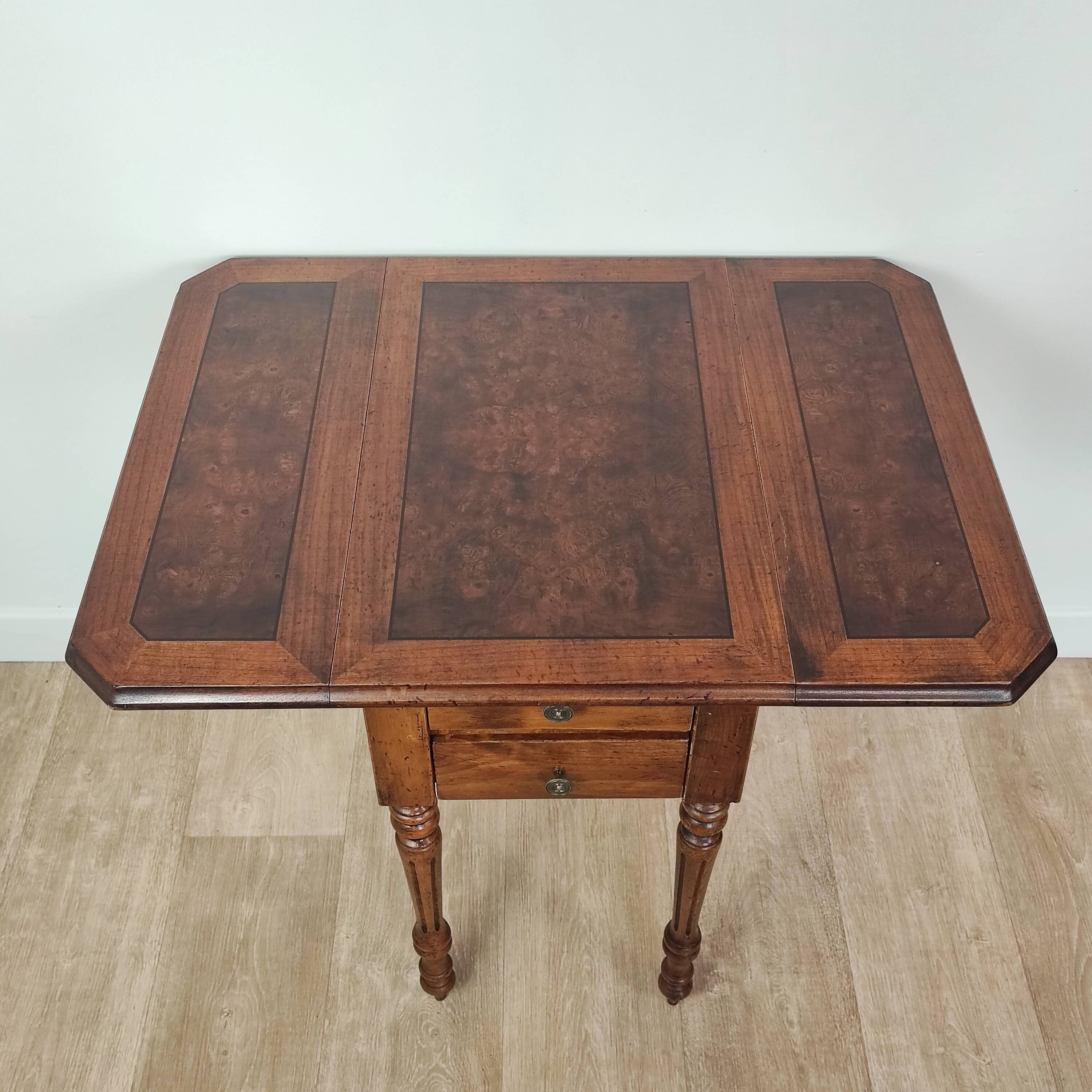 Table de chevet à rabats