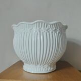 Cache pot strié en faïence blanche