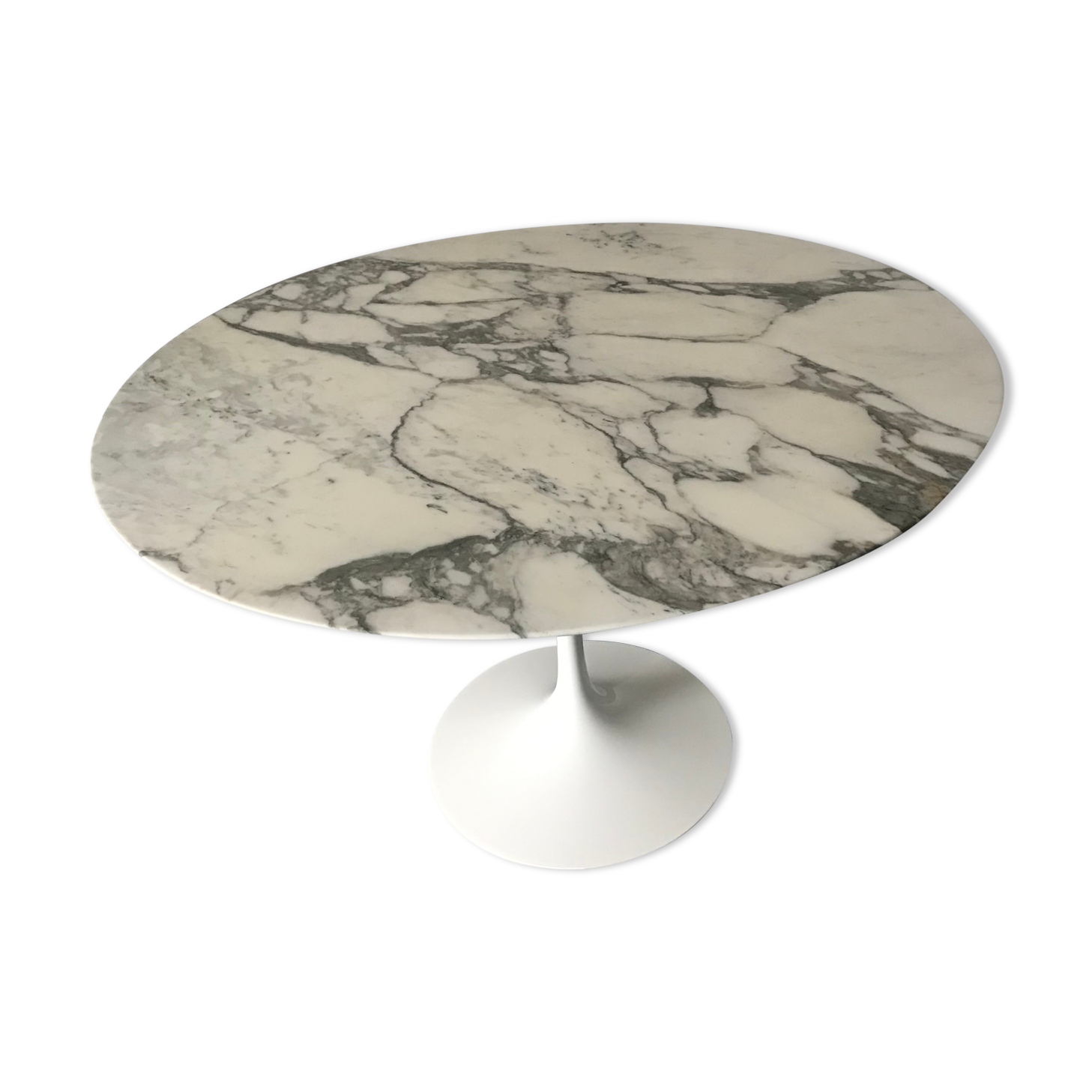 Tulip table by Eero Saarinen, Knoll edition
