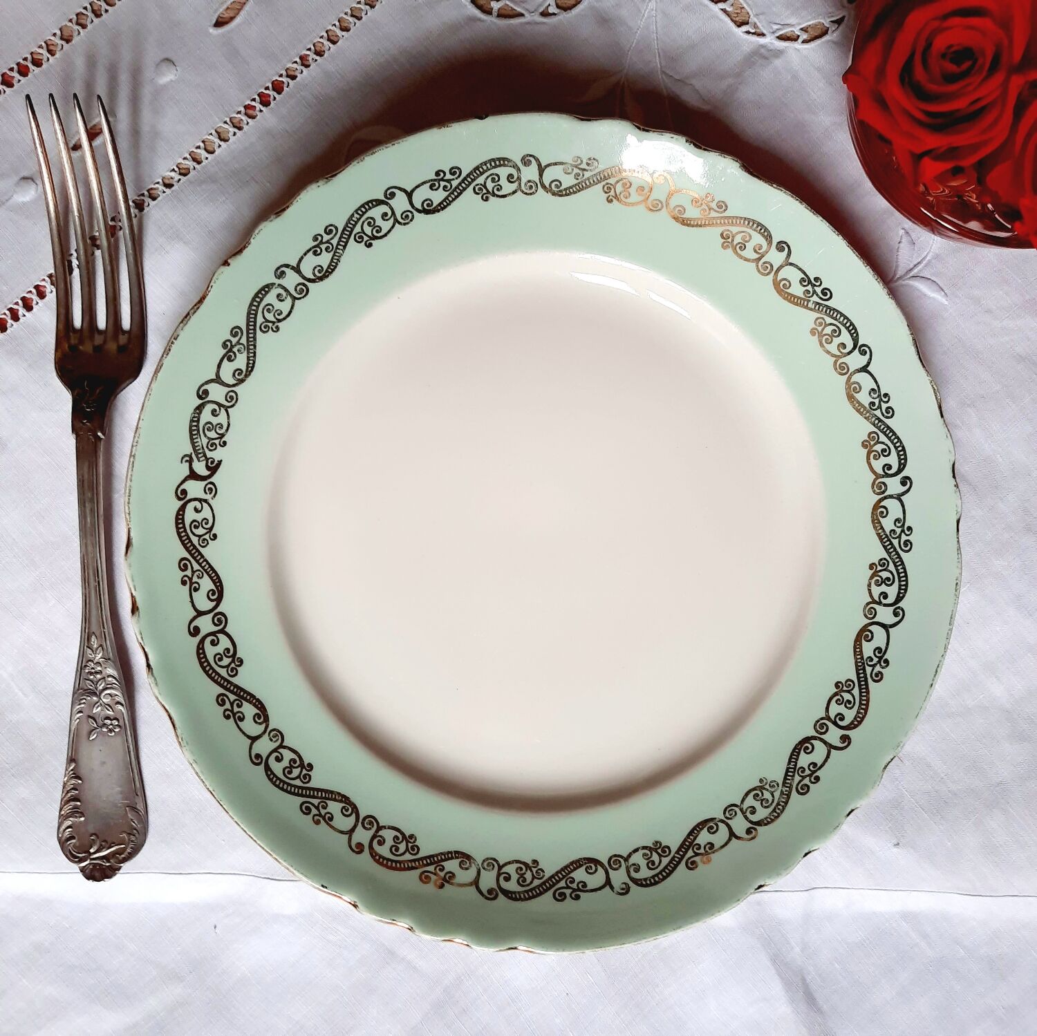 Flat earthenware plates