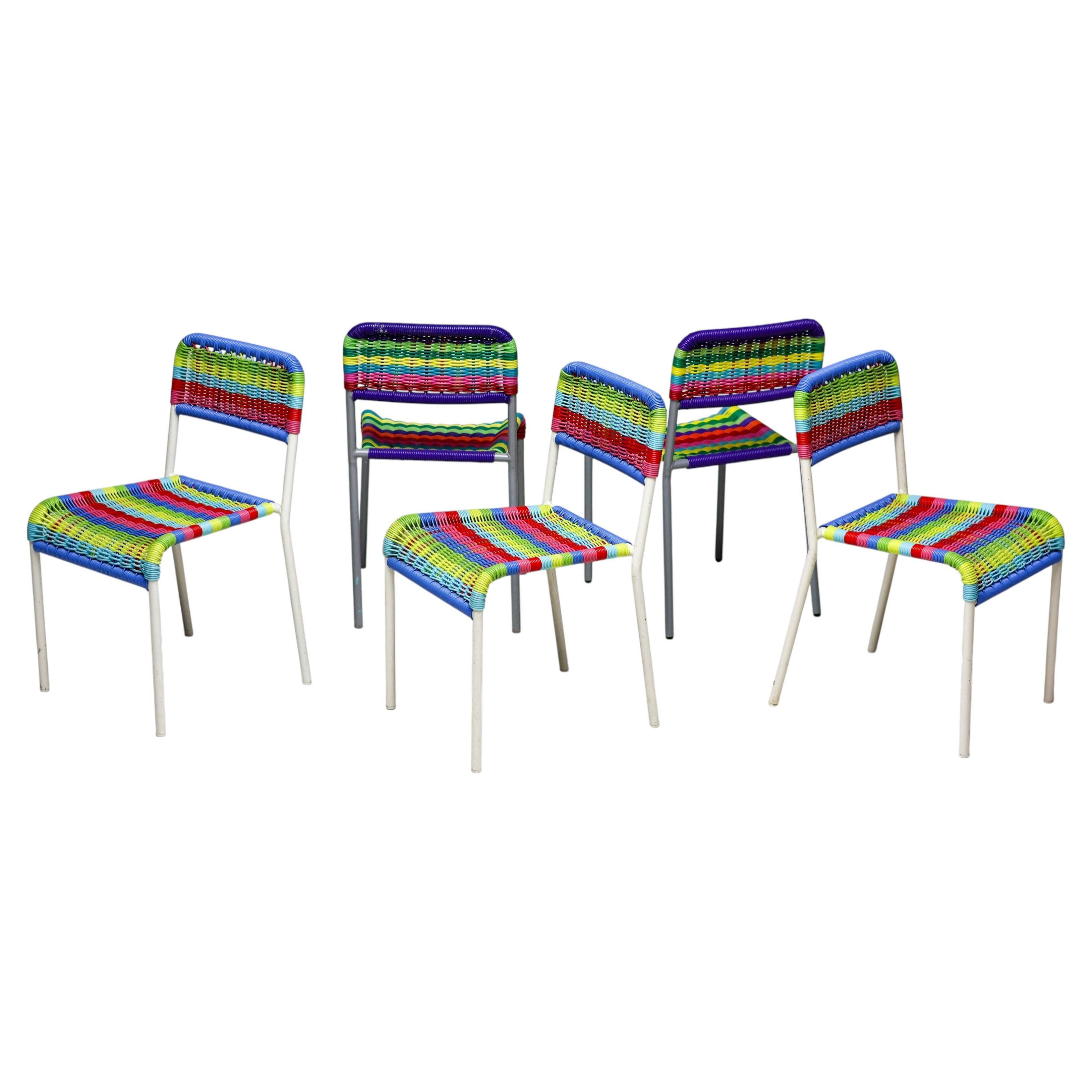 Ensemble de cinq chaises pour enfants IKEA Färgglad