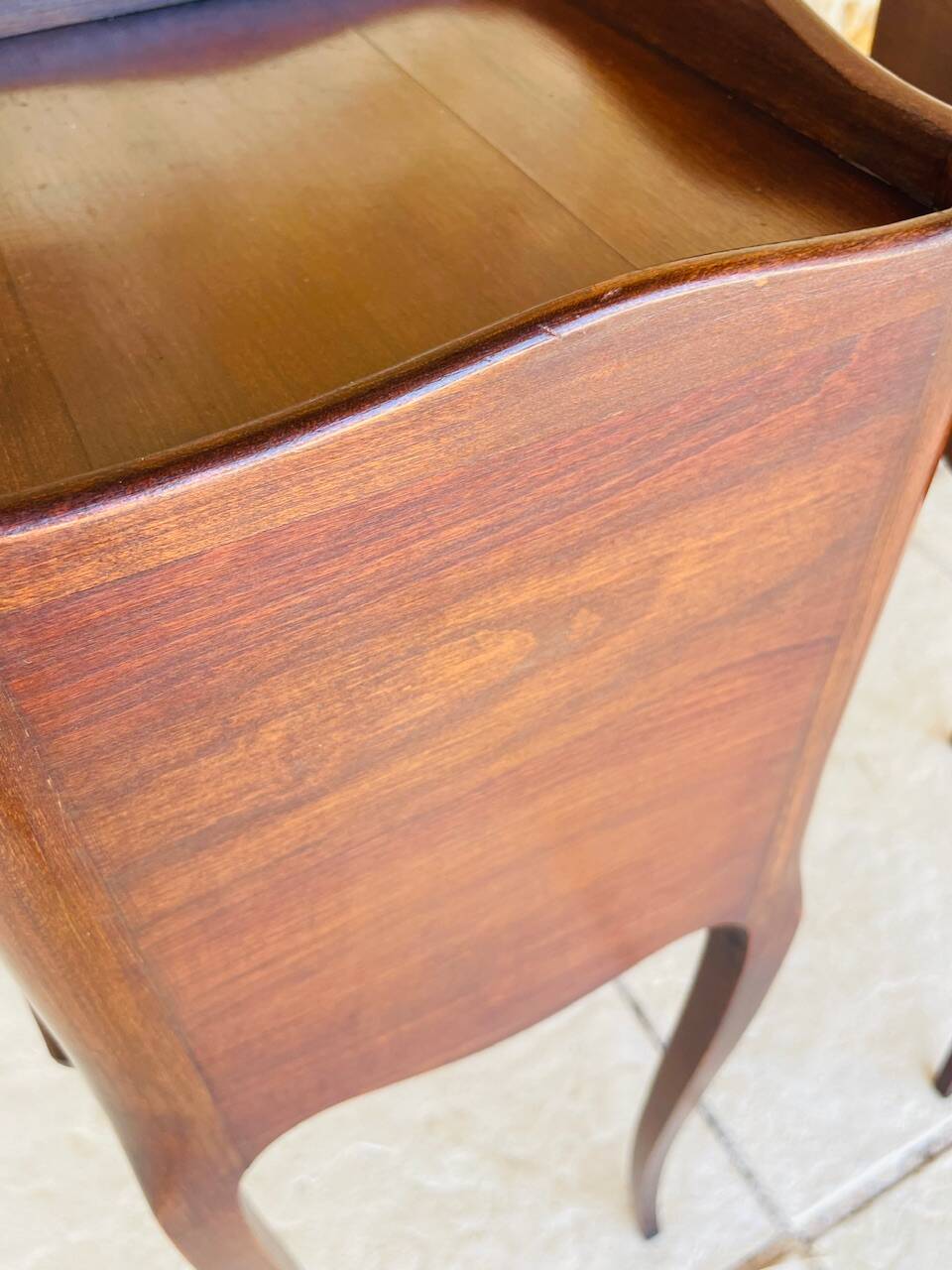 Paire de chevets style Louis XV en noyer