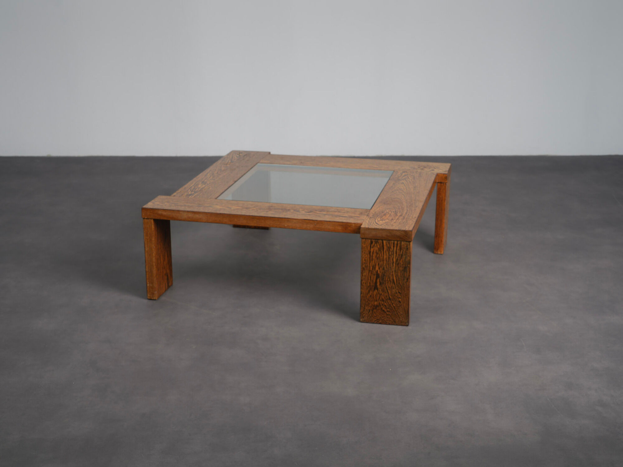Table basse moderniste en wengé et verre, Pays-Bas, années 1970