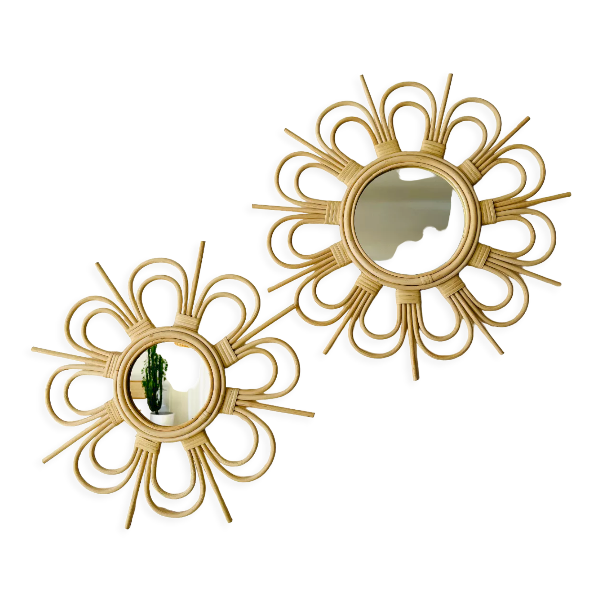 Flower-shaped rattan mirror, 55 cm