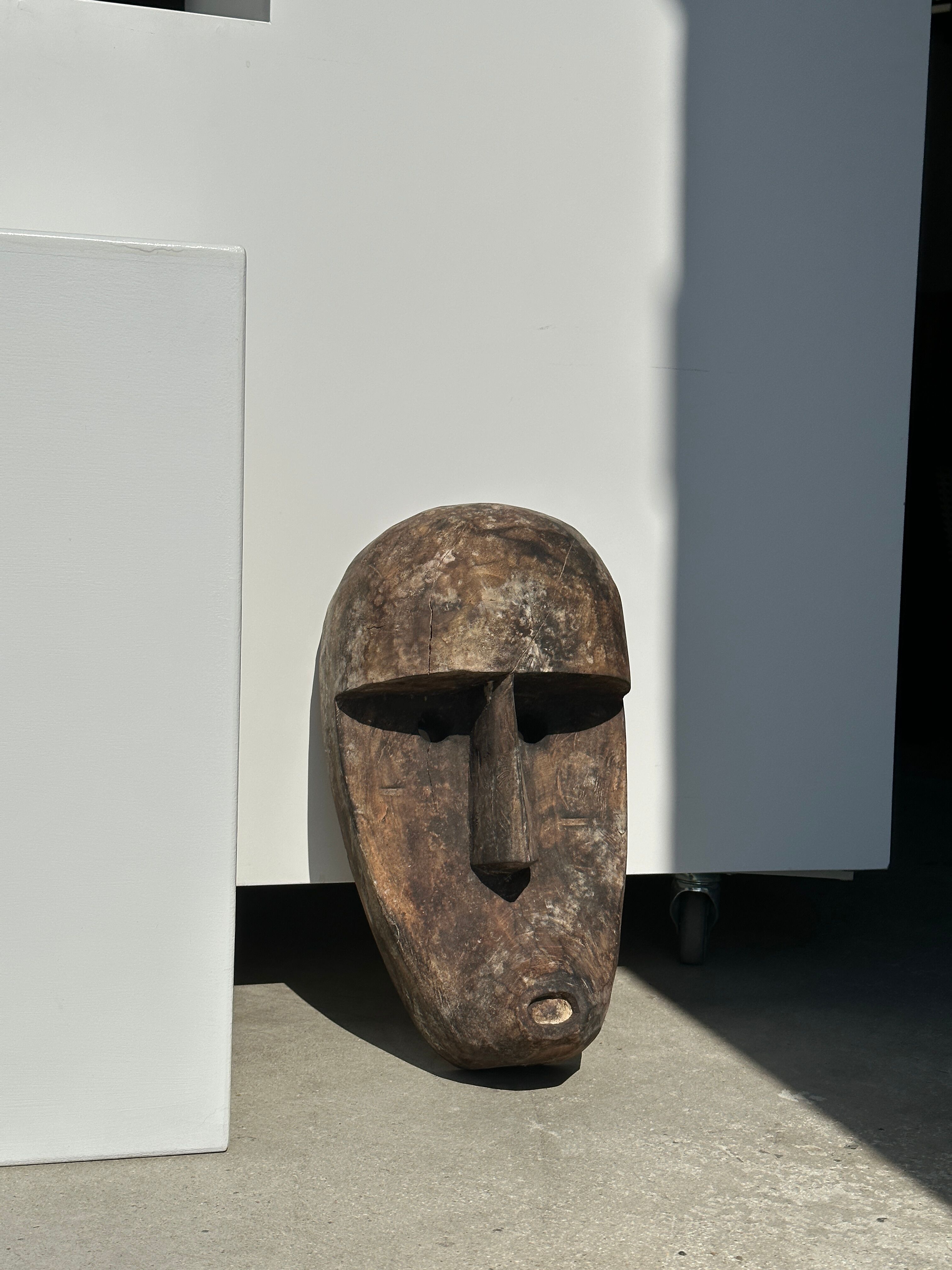 Large Timor mask in patinated wood H:50cm (1)
