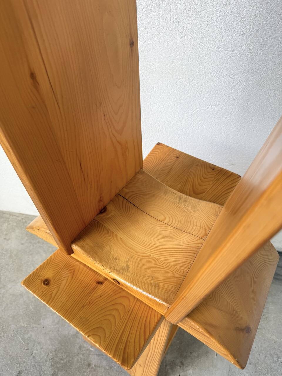 Scandinavian pine stools with Japanese inspiration.