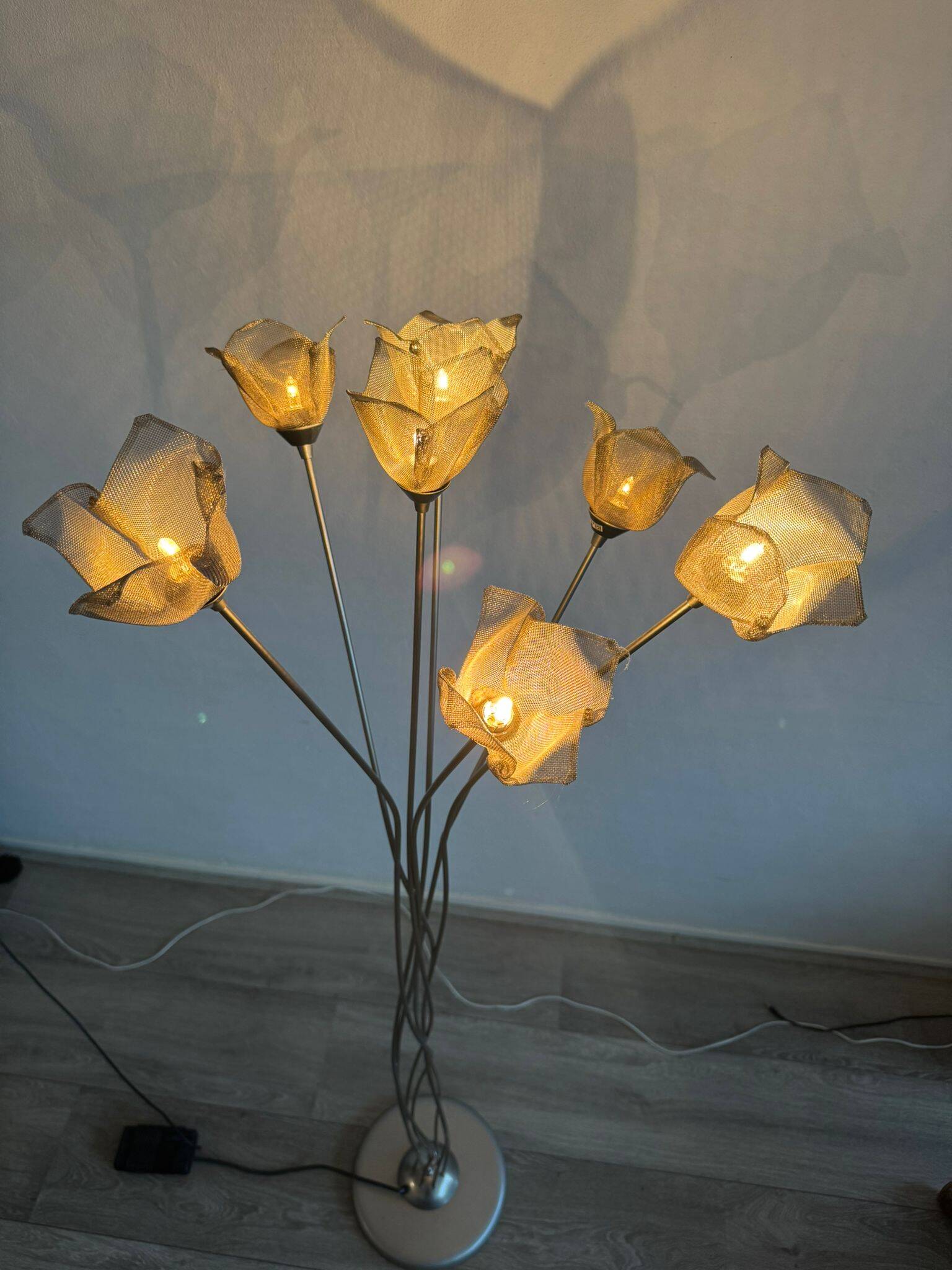 Unique floor lamp by Massive with 7 roses