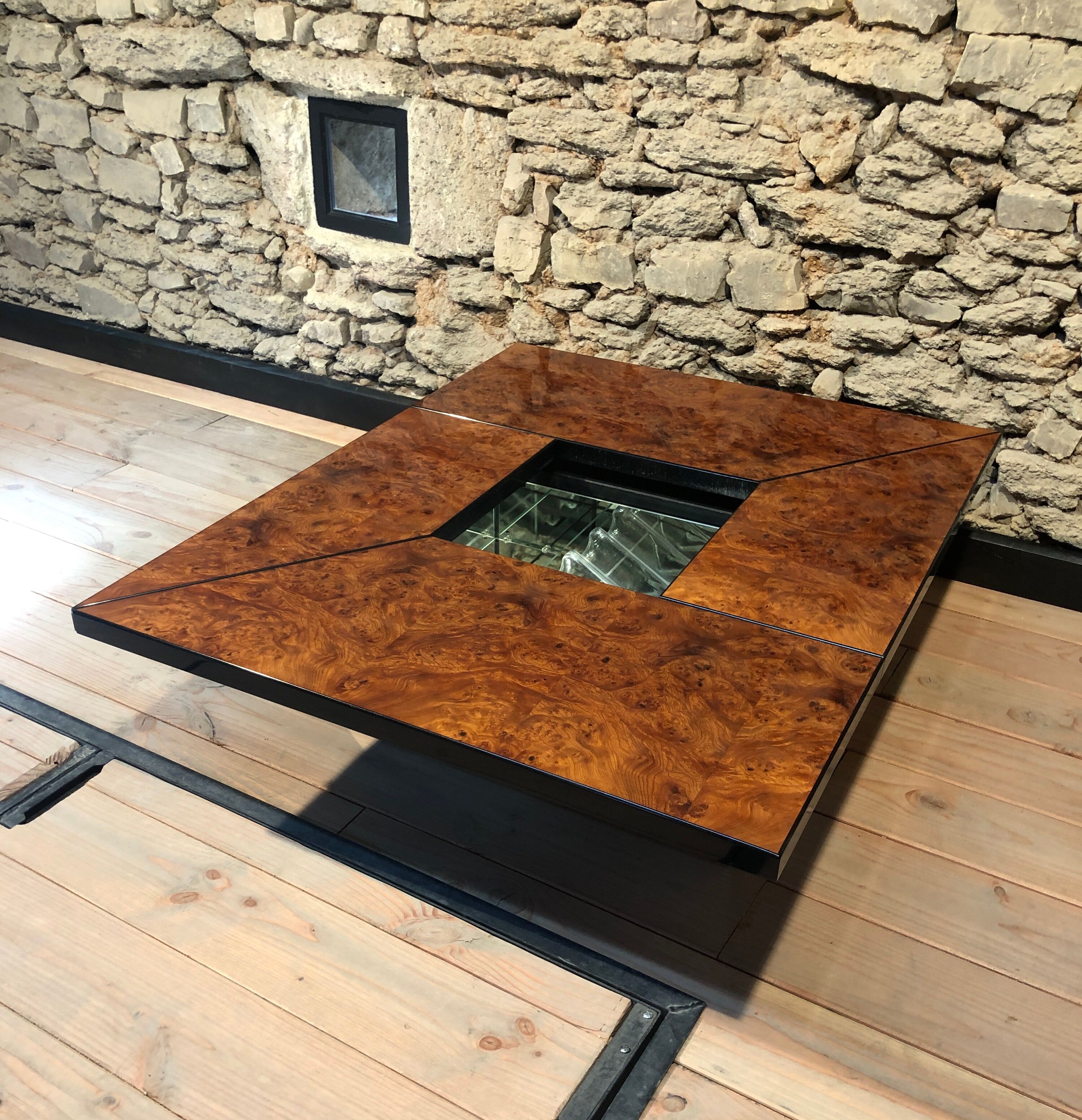 Table basse bar cocktail caché en loupe d'orme de Paul Michel, 1970 Roche Bobois