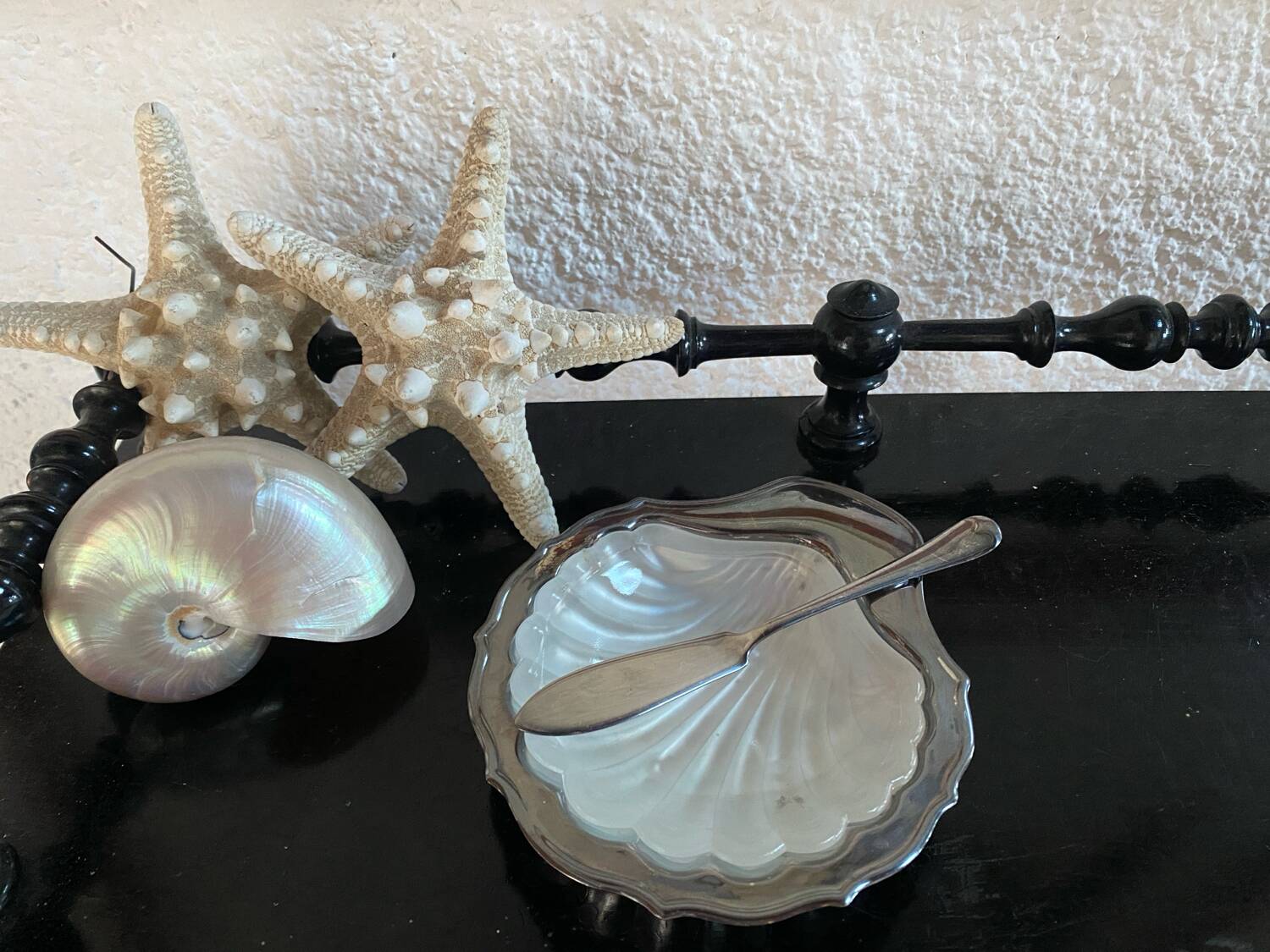 Shell butter dish and its silver-plated knife