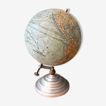 Globe terrestre des années 1920
