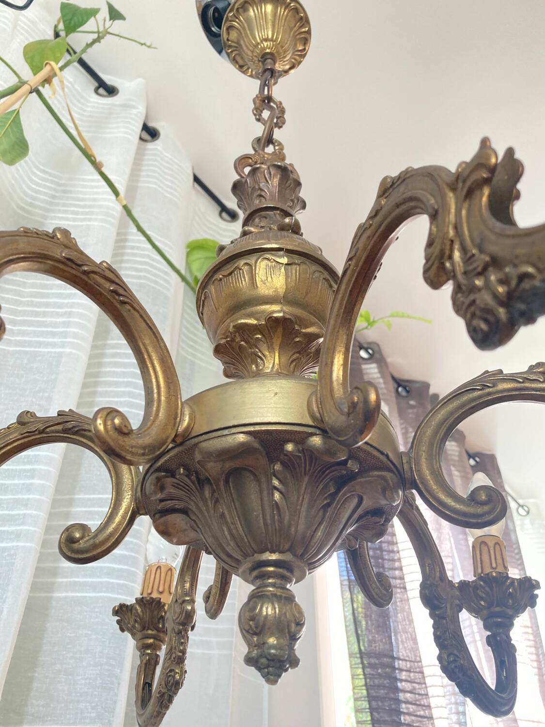 Grand lustre en bronze doré Style Louis XV à 6 bras de lumières époque XXe