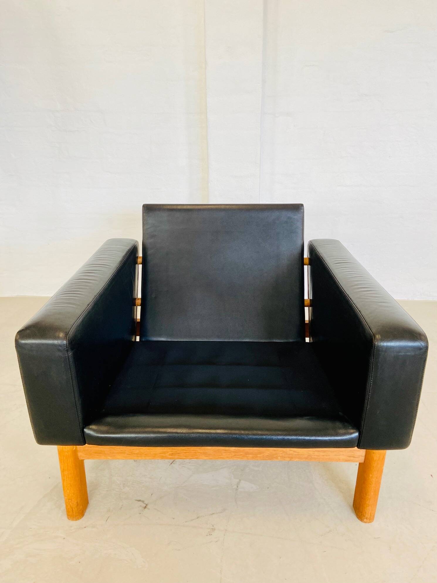 VINTAGE MID-CENTURY POUL M. VOLTHER  LEATHER AND OAK LOUNGE CHAIR 1960,s