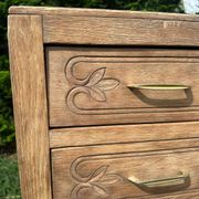 Commode vintage en bois massif sculpté – 4 tiroirs