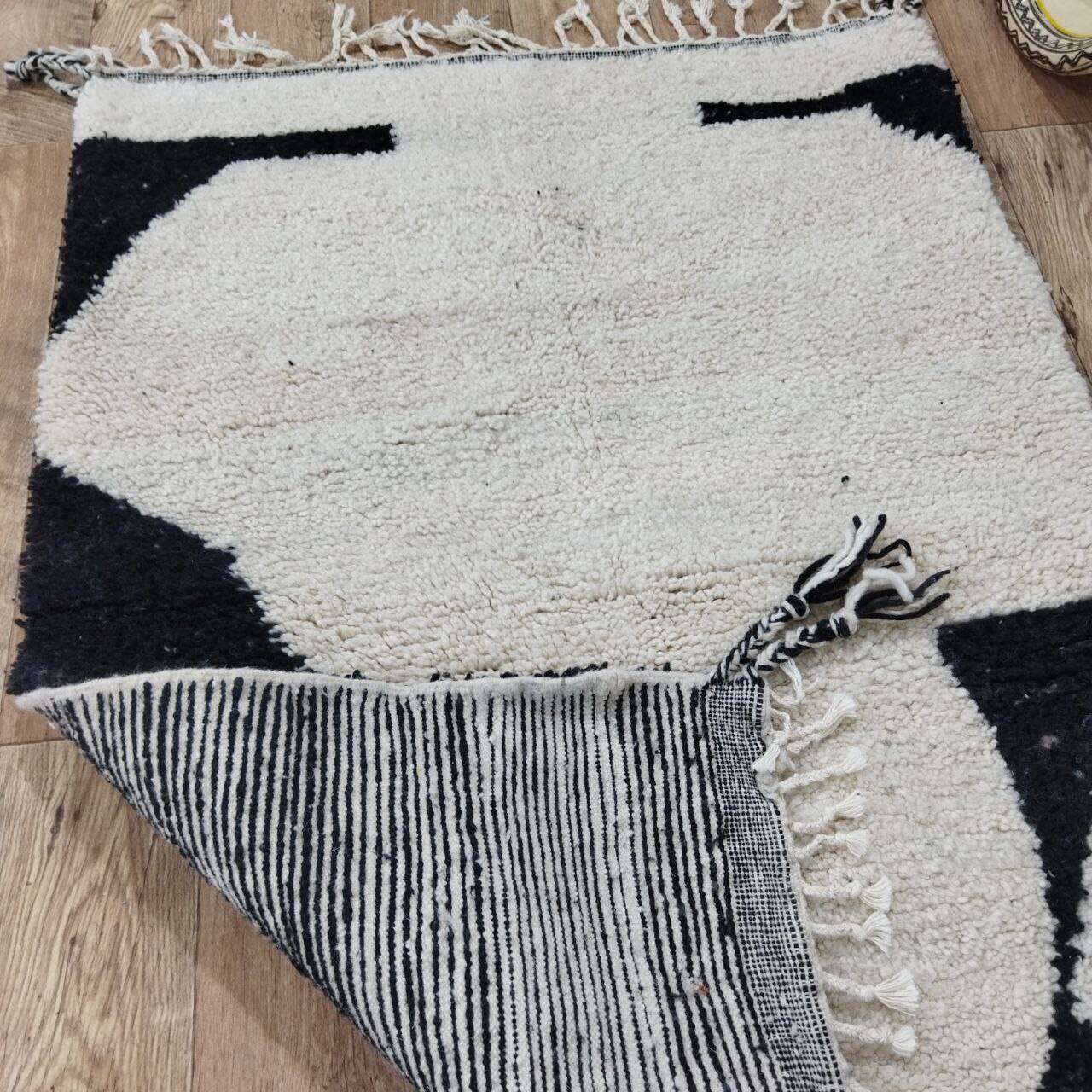 Handmade moroccan berber rug 140 x 90 cm