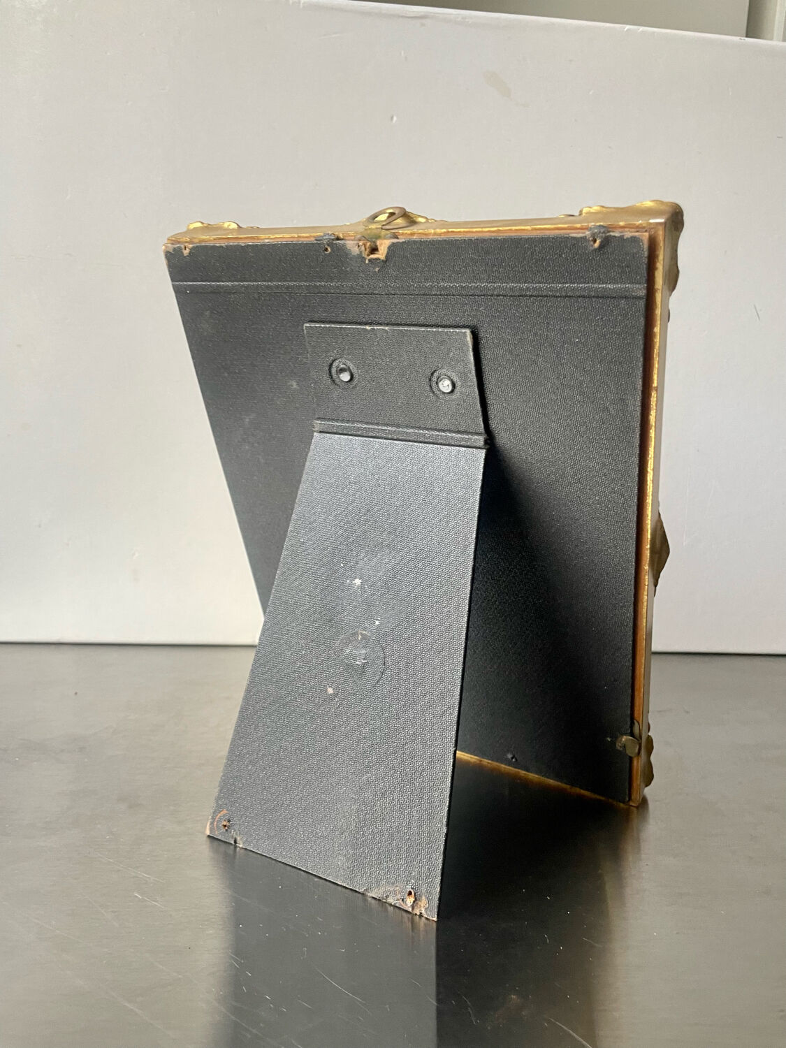 Antique  Frame gilded wood measurements 22 cm x 17  cm Convex Glass