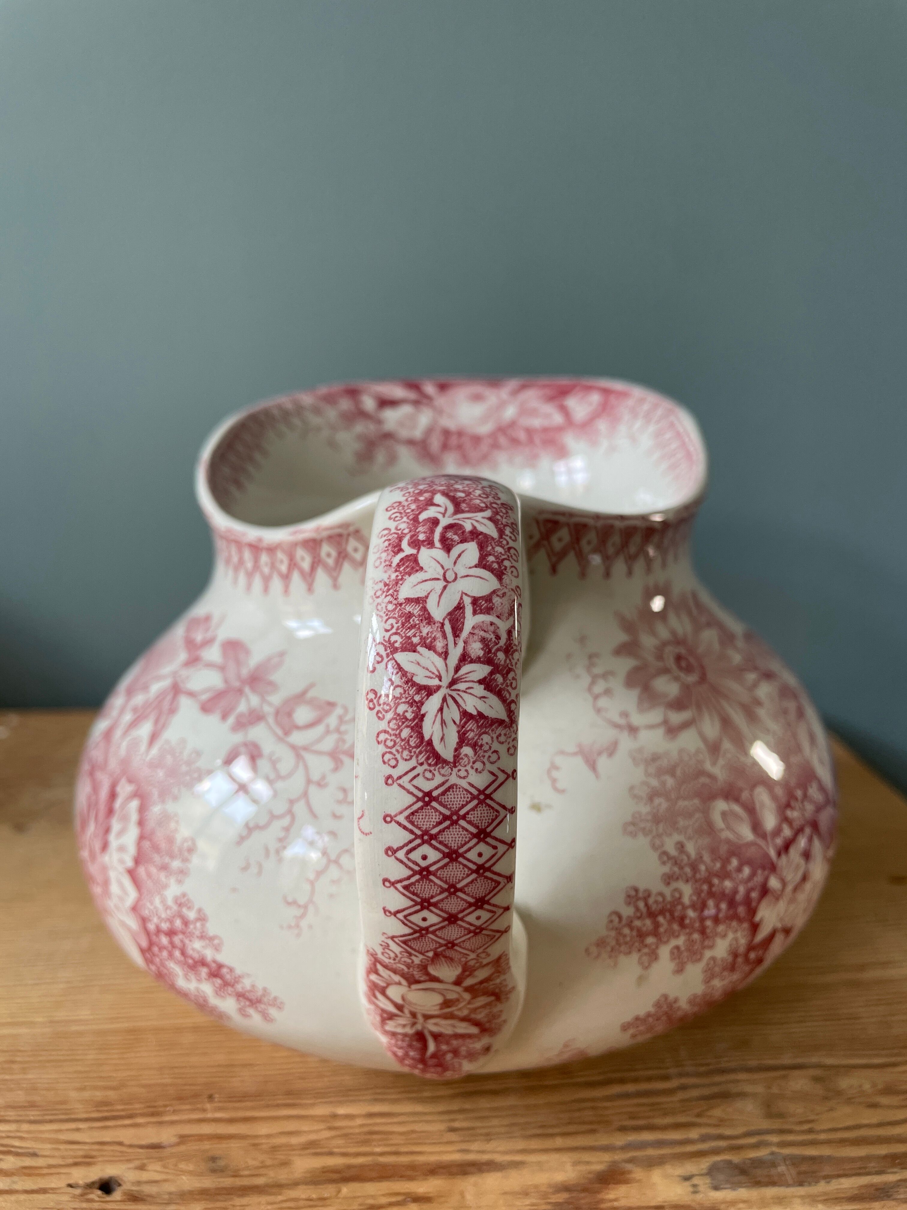 Water pitcher Sarreguemines 1900, model Planter