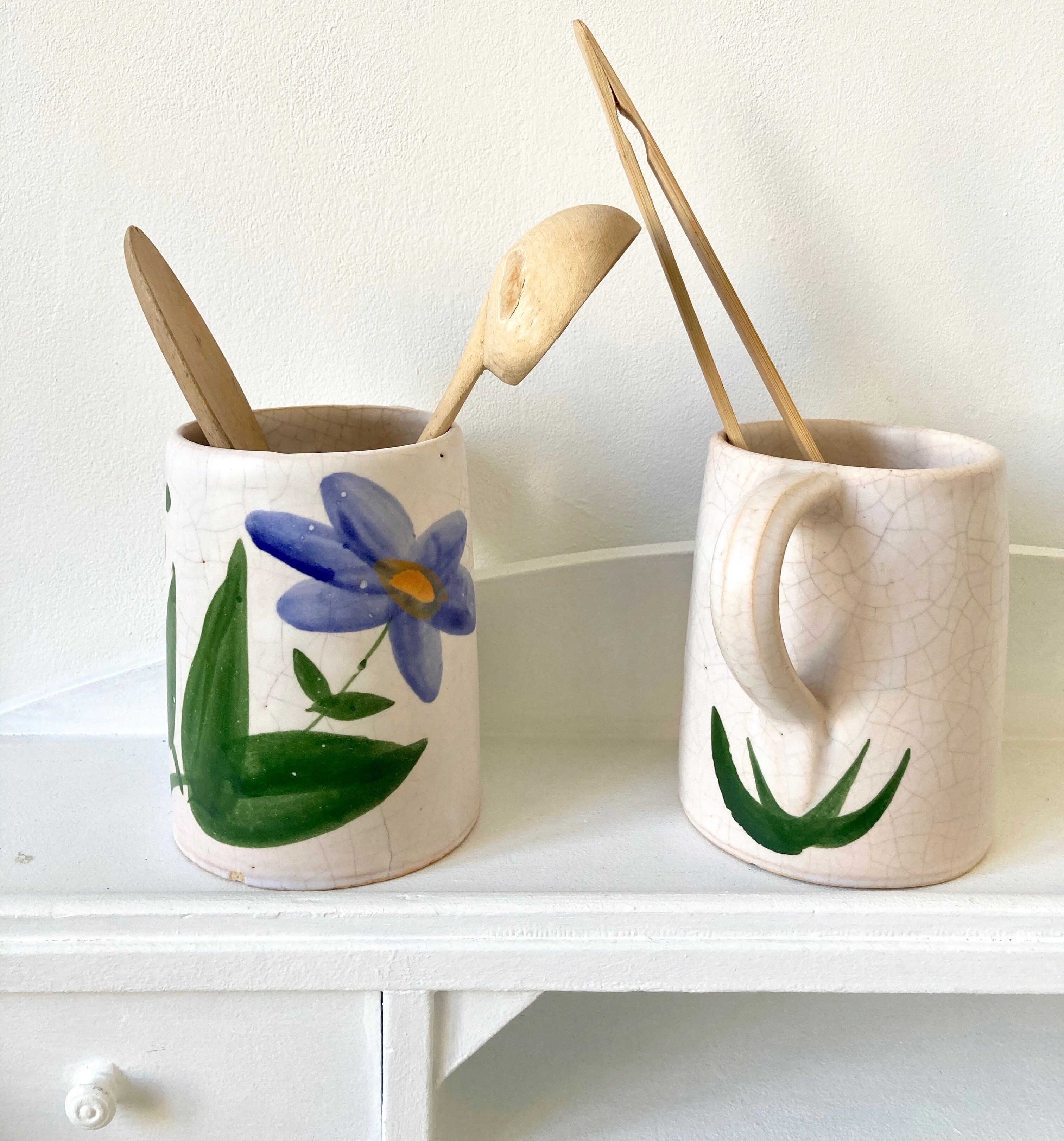 3 chops in cracked ceramic flowers