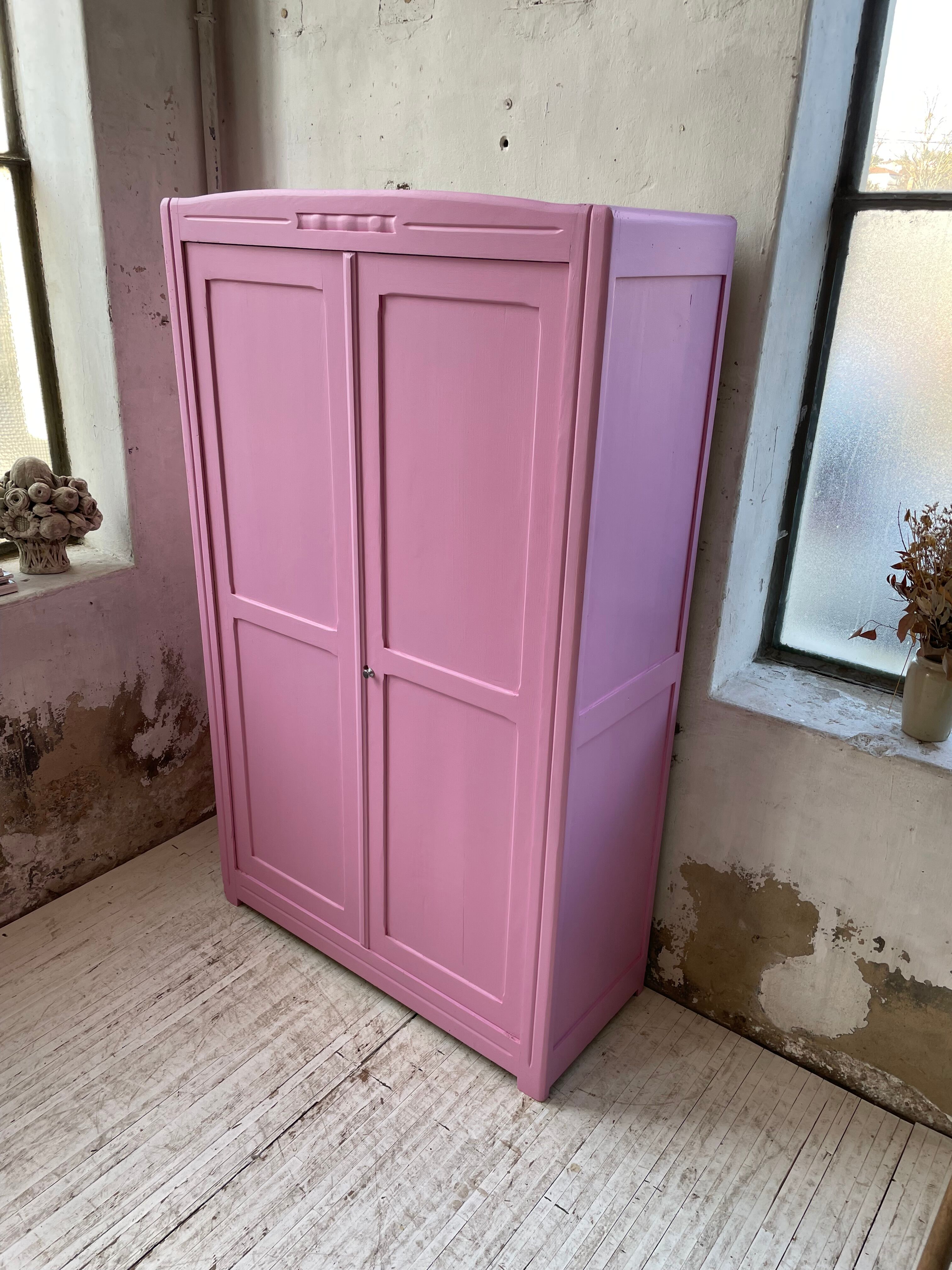 Pink knitted cabinet