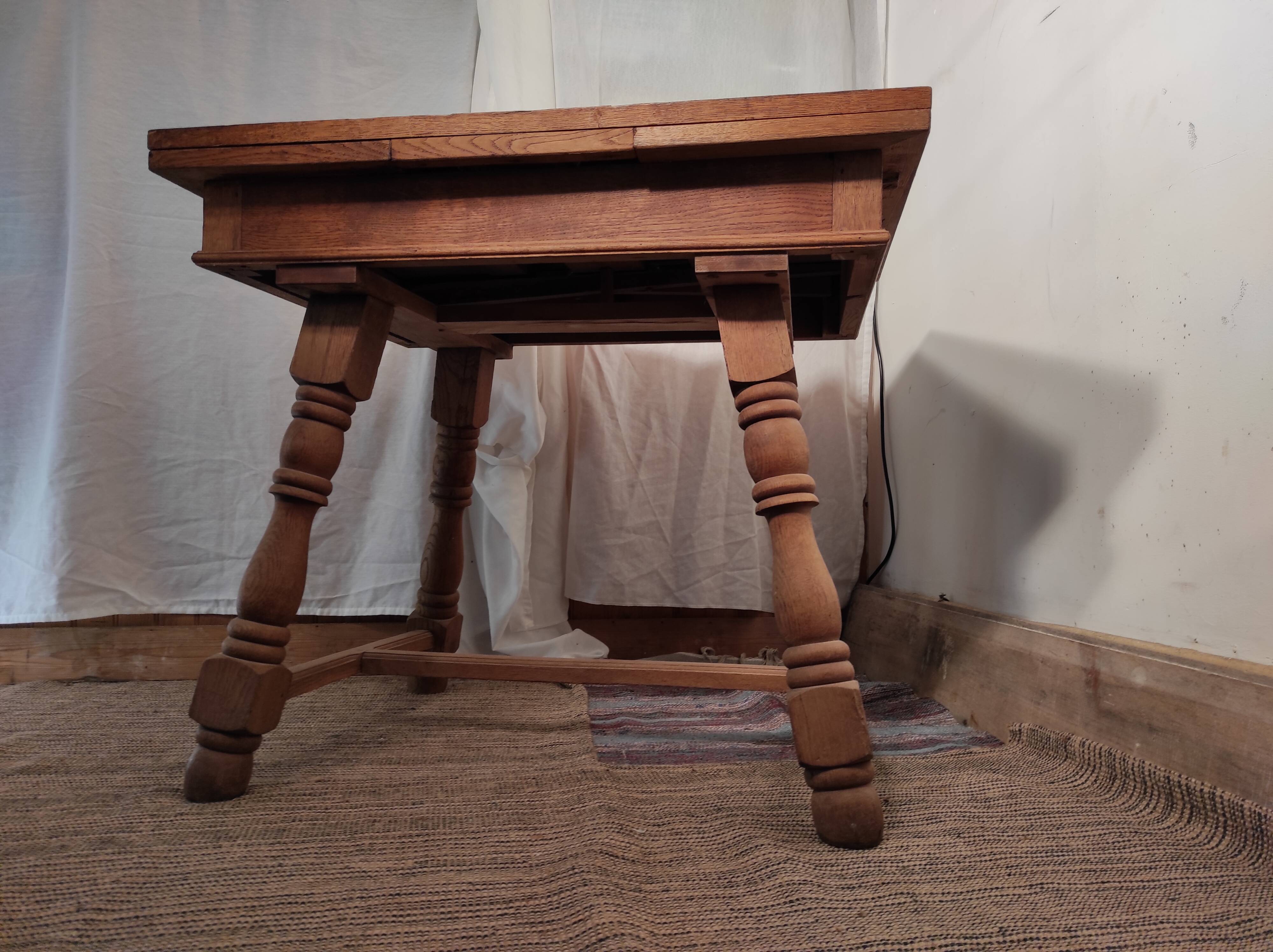 Oak table with extensions