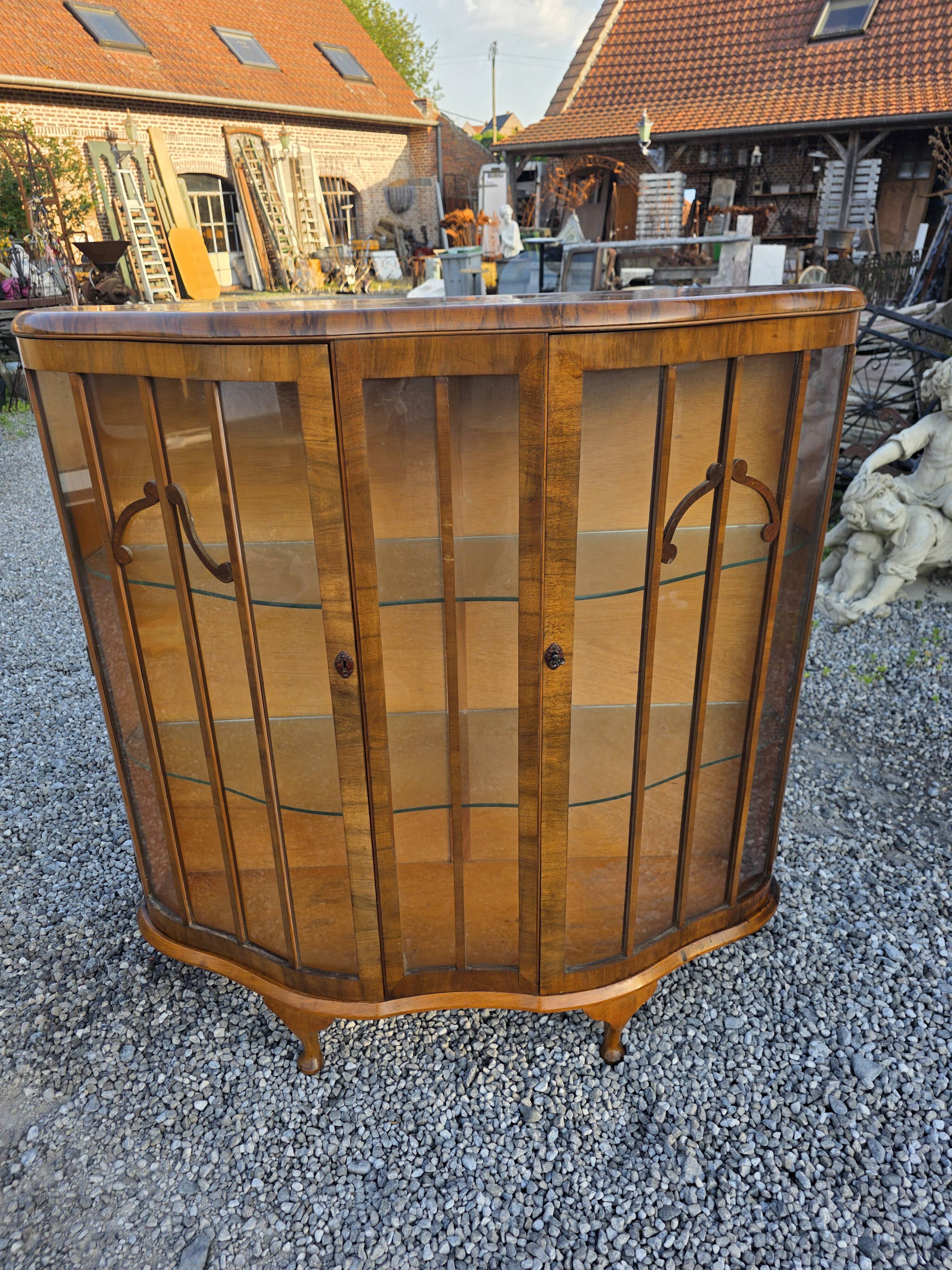 Art Deco display cabinet in walnut from the 1930s.