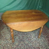 Round table in solid cherry