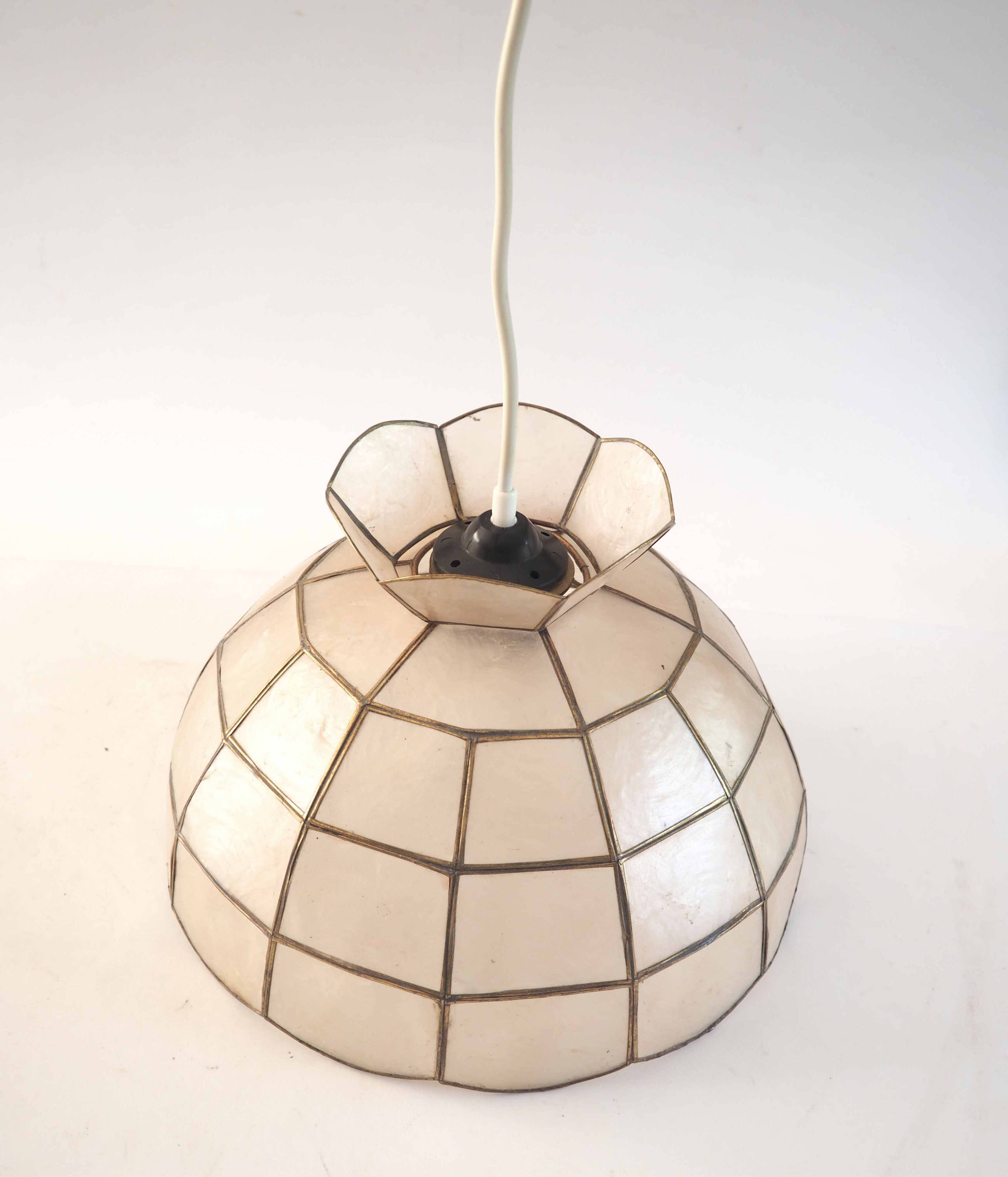 Mica mother-of-pearl suspension
