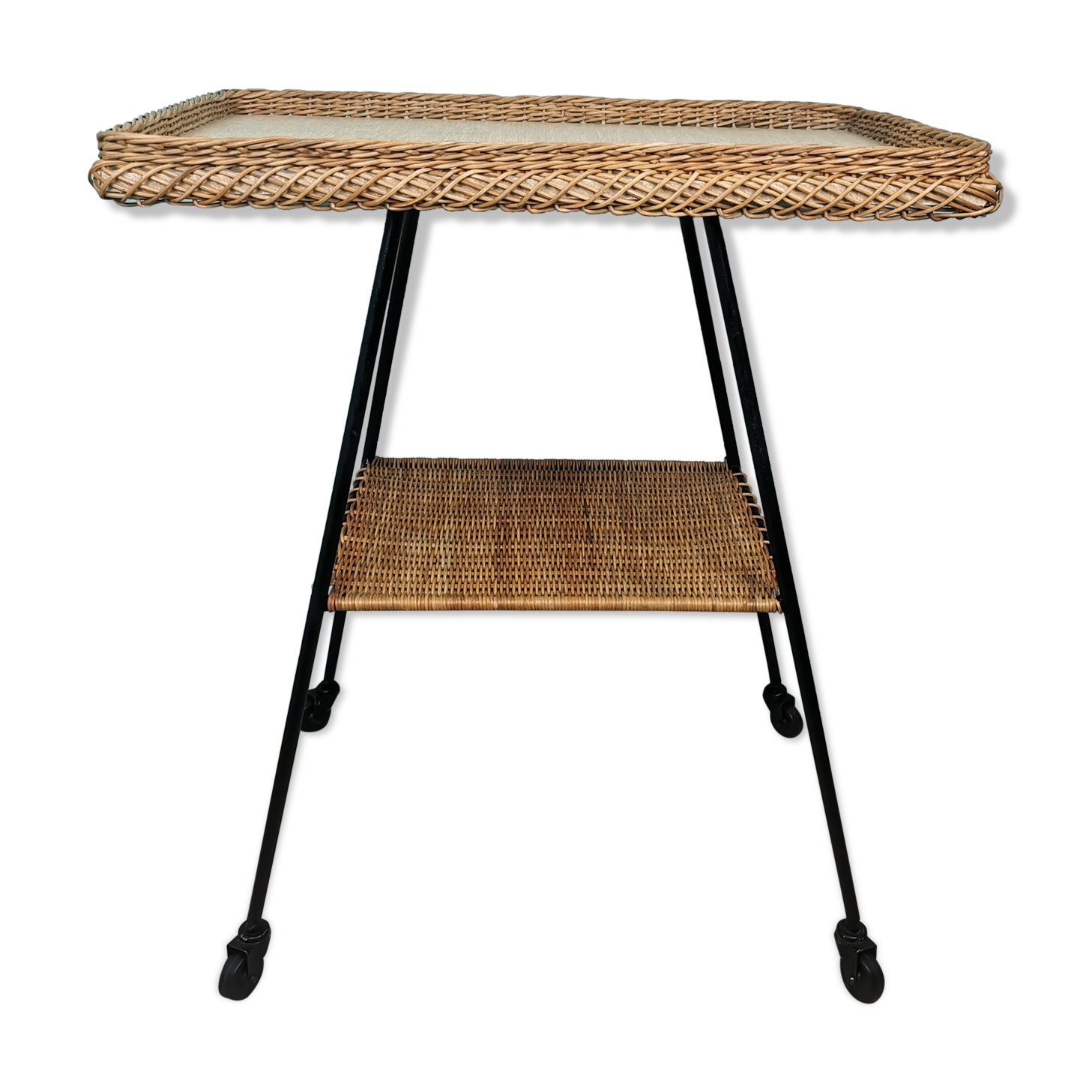 Vintage rattan dessert