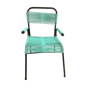 Chaise enfant en métal et scoubidou