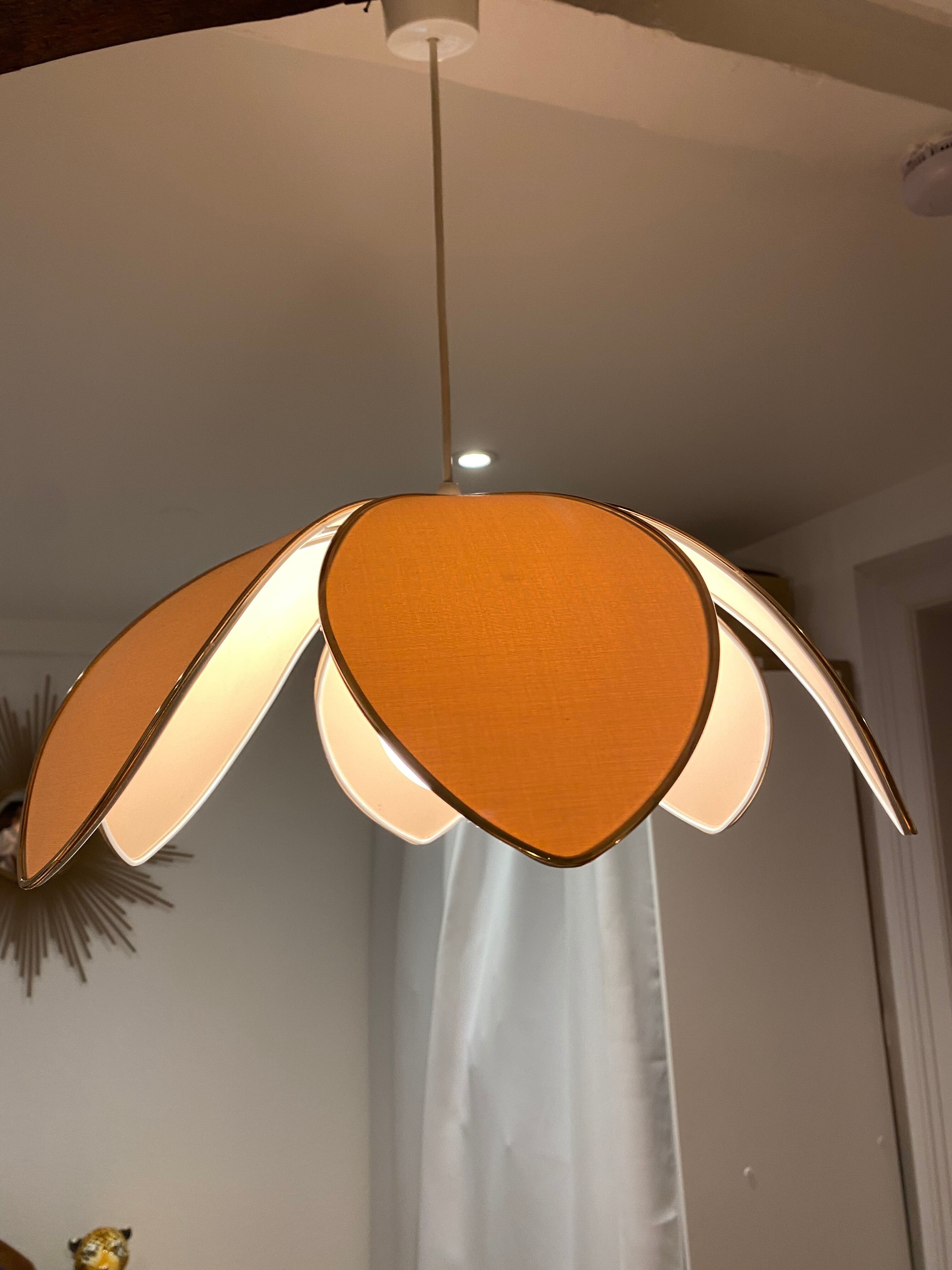 Vintage flower petal suspension