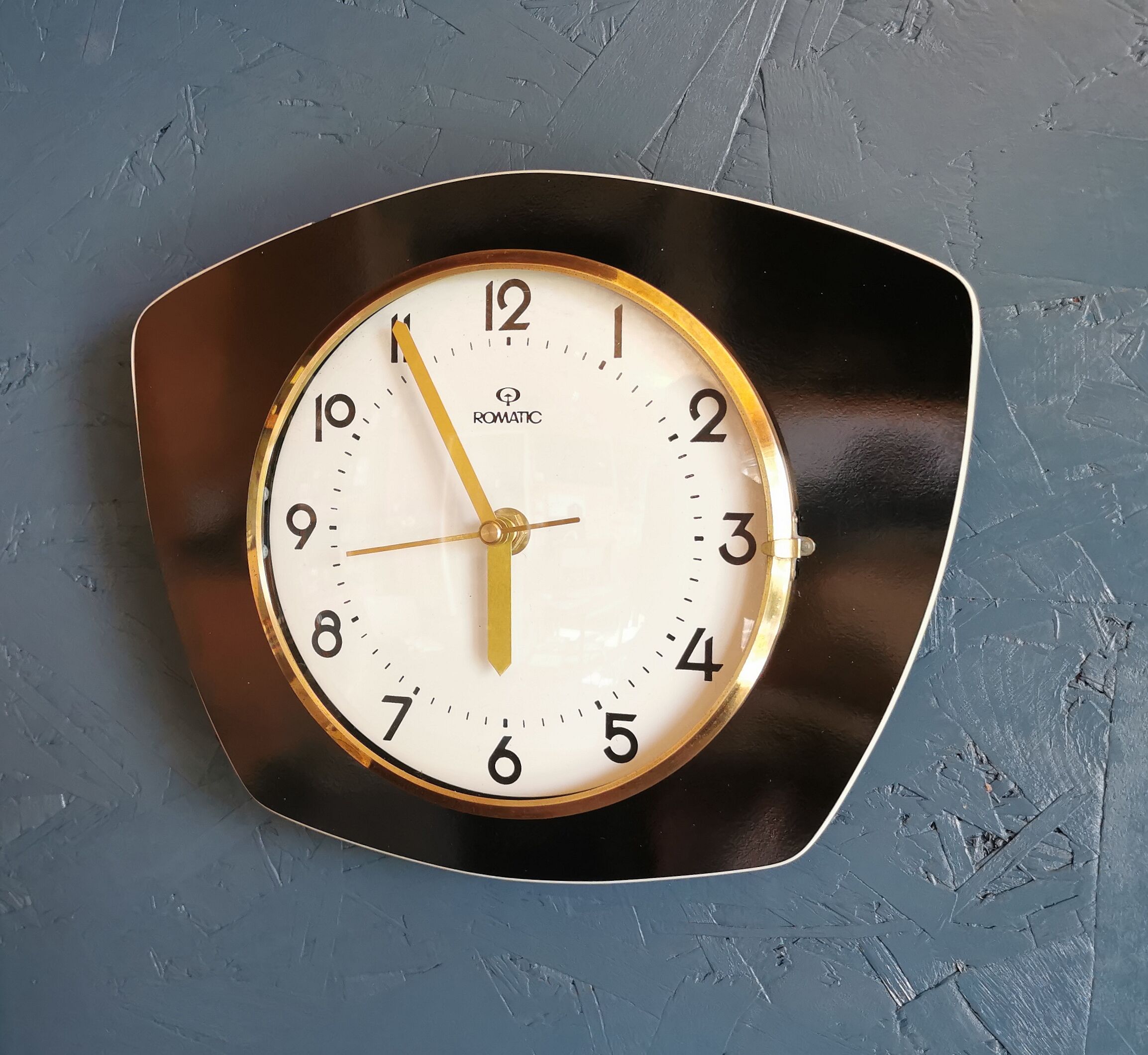 Vintage formica clock silent trapezoid wall clock "Romatic black"