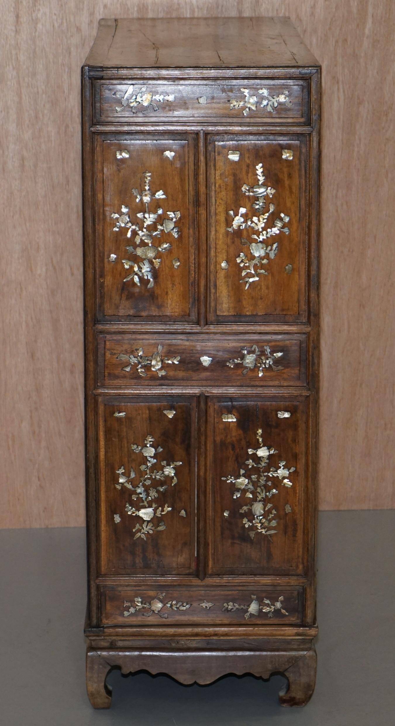 19th-century Chinese cabinet inlaid with mother-of-pearl