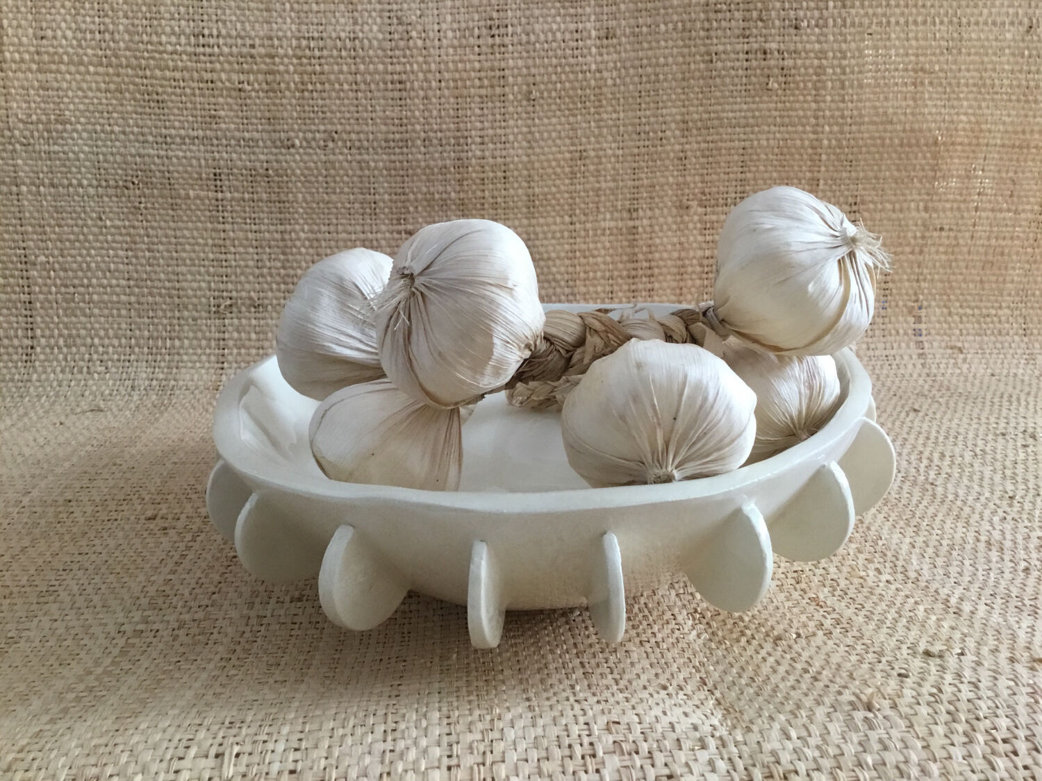 Glazed ceramic plate