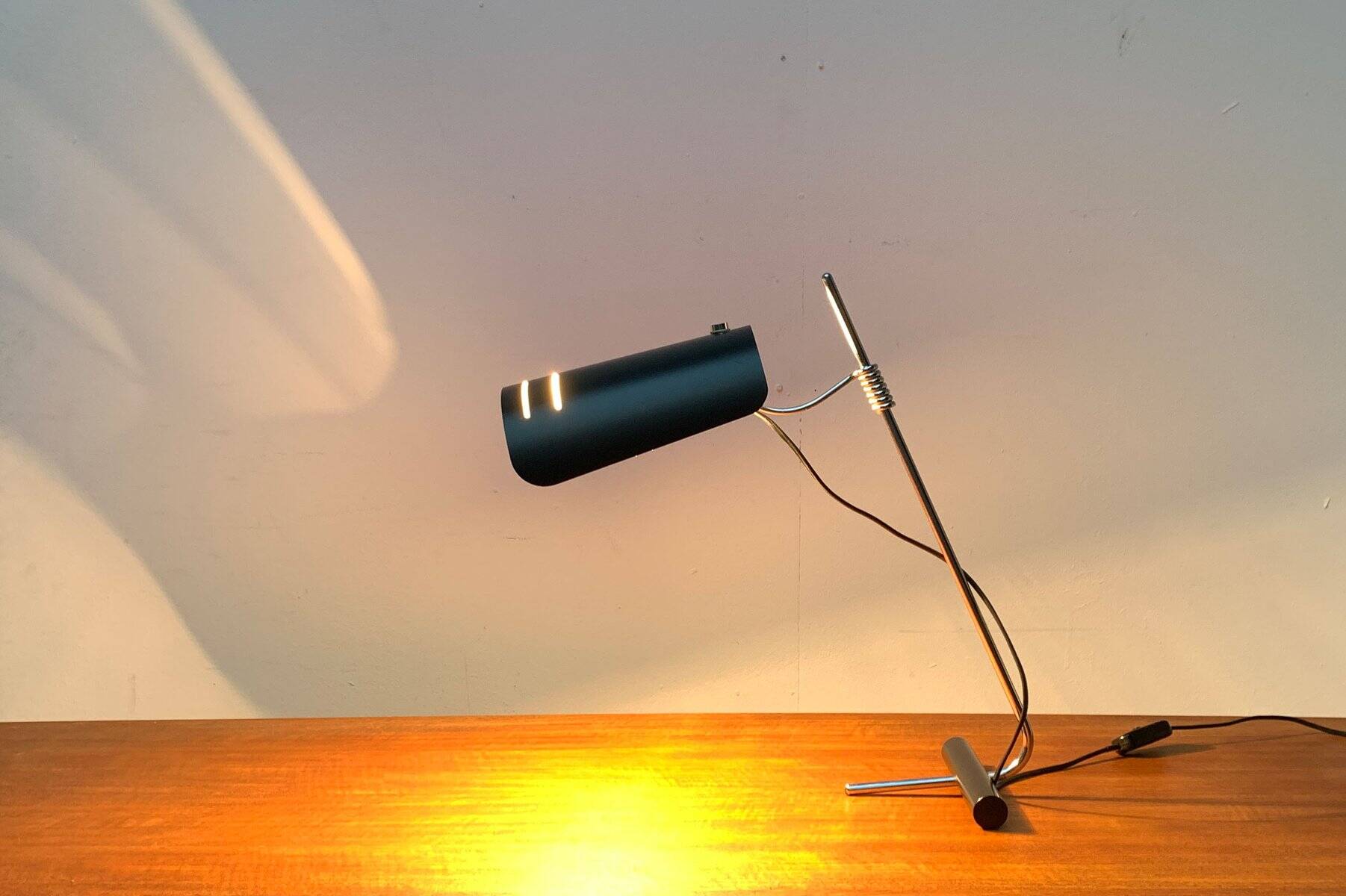 Lampe de table minimaliste italienne du milieu du siècle