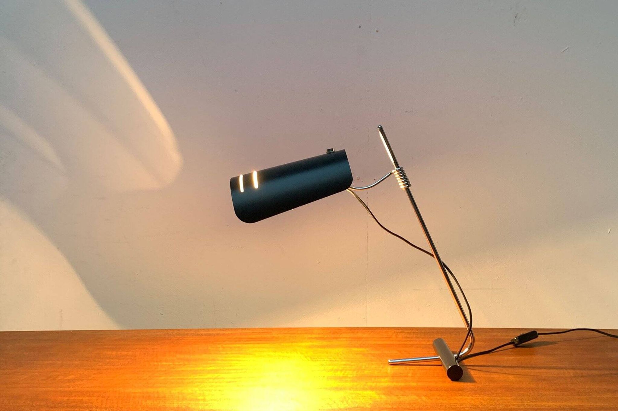 Mid-century Italian minimalist table lamp