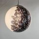 Grande lampe globe diamètre 45 cm Italie années 60 en verre blanc et violet.