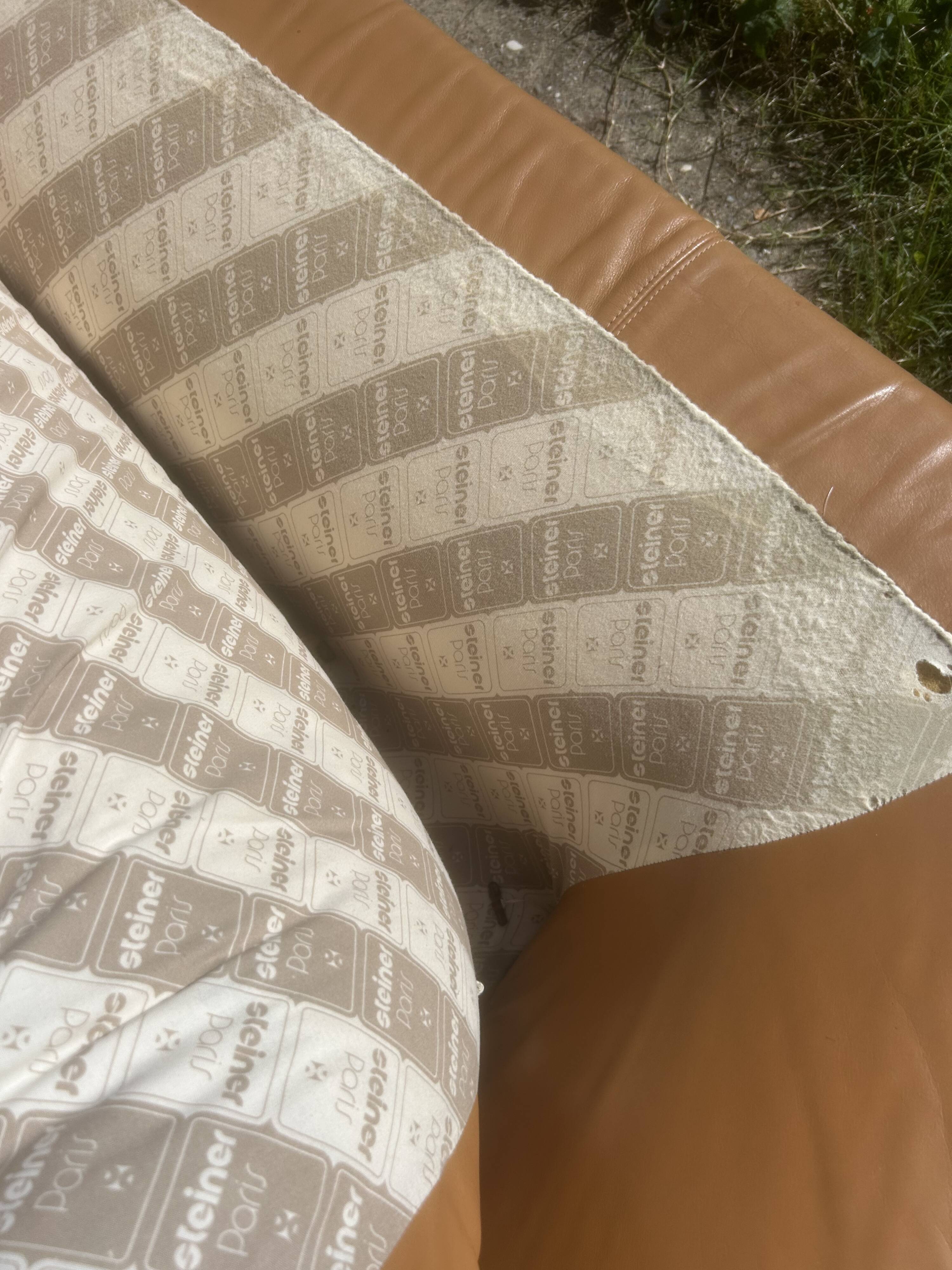 Canapé 2 places en cuir camel, Steiner Paris