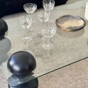 Coffee table in glass and mango wood