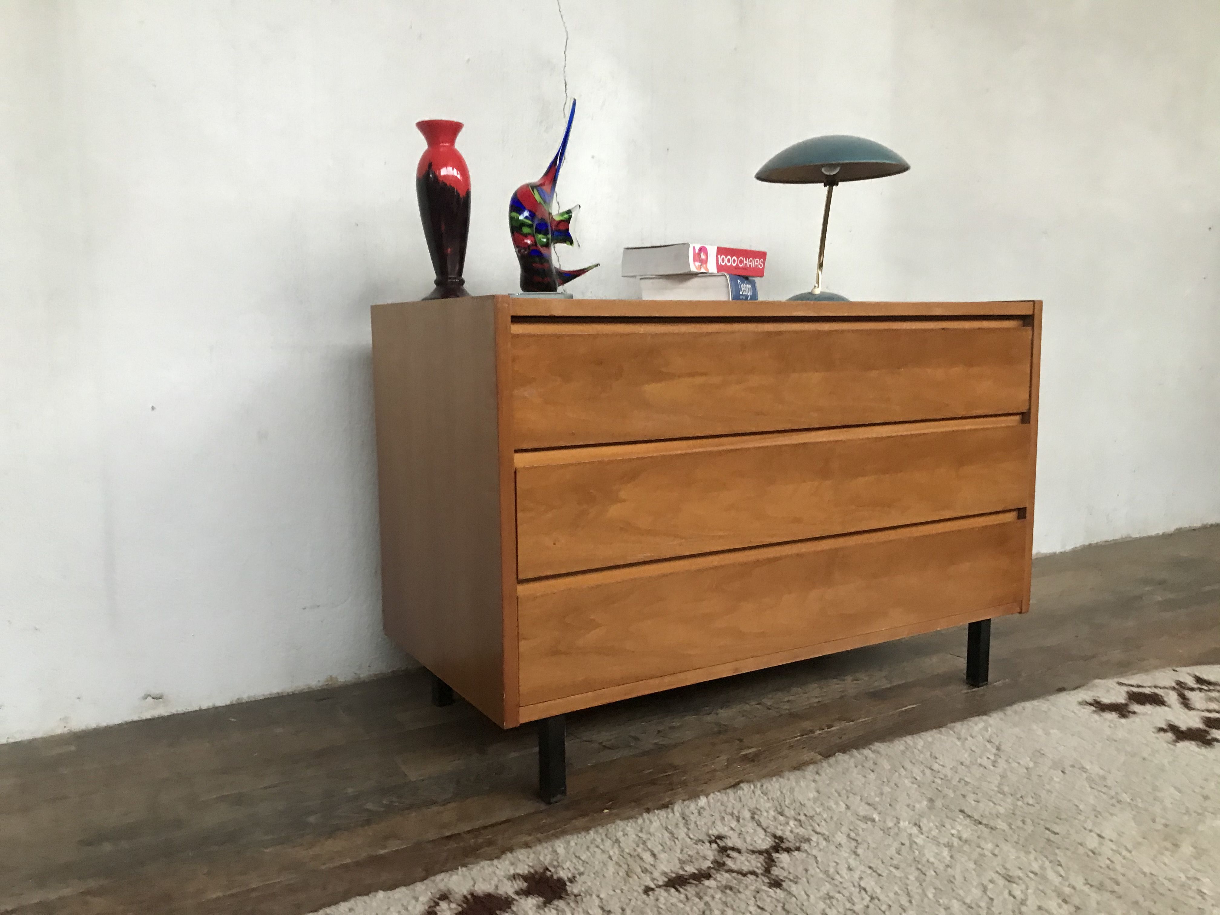 Vintage modernist dresser of the 1950 foot metal