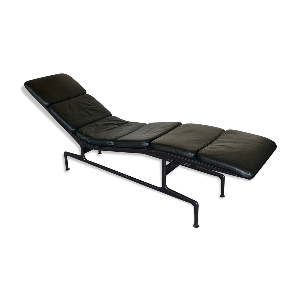 Chaise longue sofpad ES106 ou “Billy Wilder” de Charles et Ray Eames