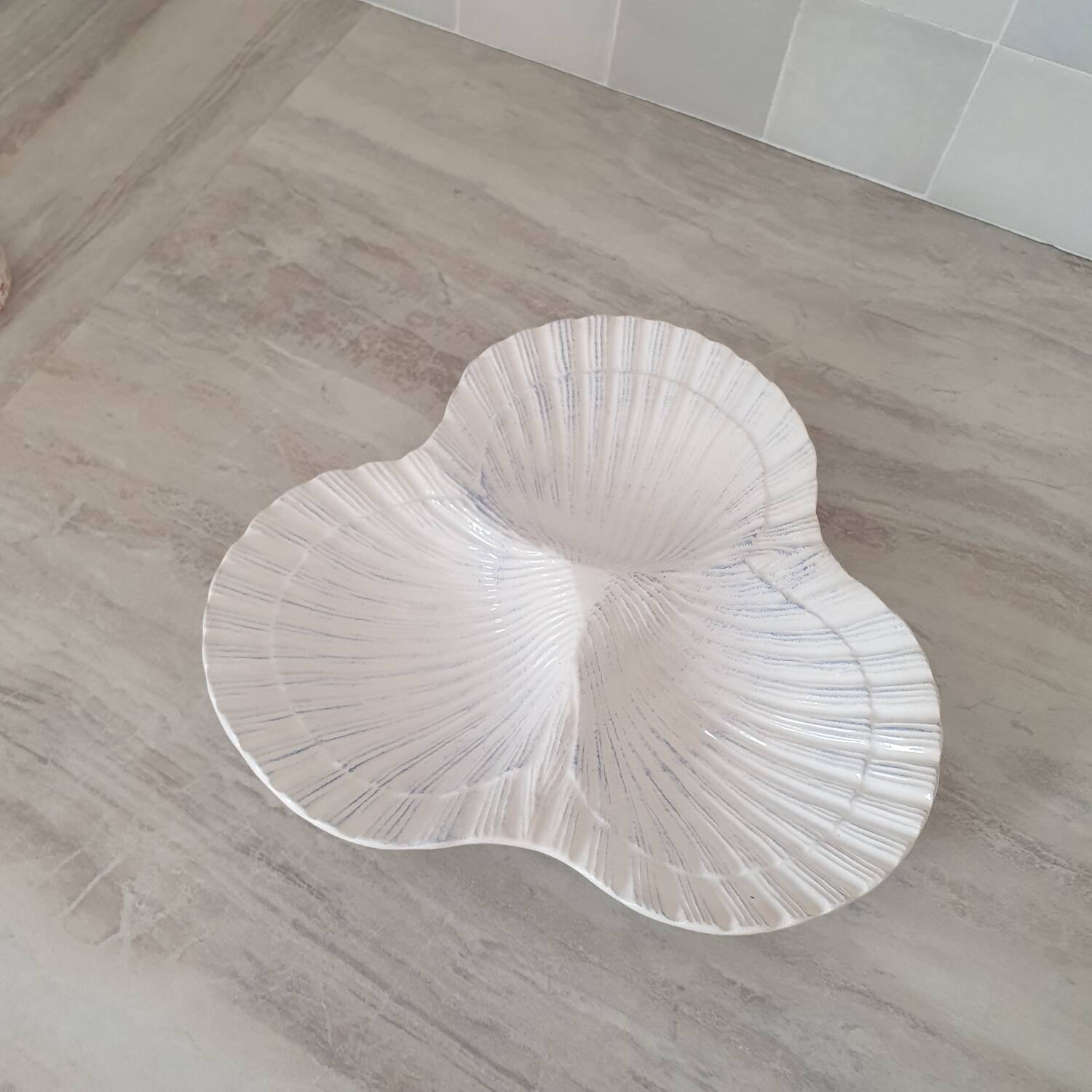 Caugant style 3 shell appetizer dish in Portuguese ceramic