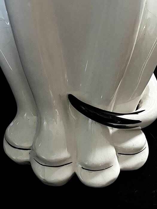 Enameled porcelain dog