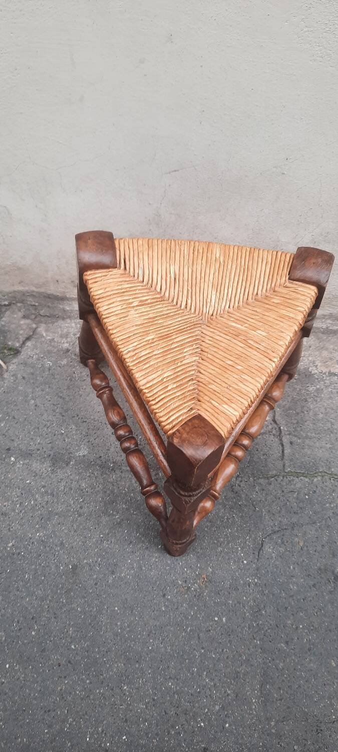 Tabouret tripode